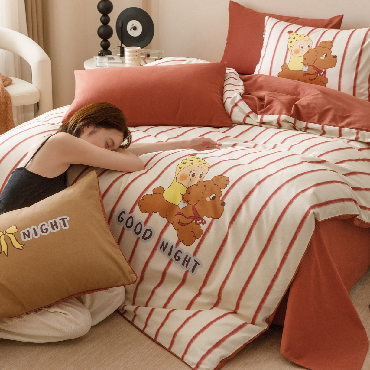 91家纺网 家纺一手货源 找家纺 RYB红黄兰 2025新款全棉纯棉加厚磨毛大版数码印花嵌绳四件套 嘟嘟小黄人