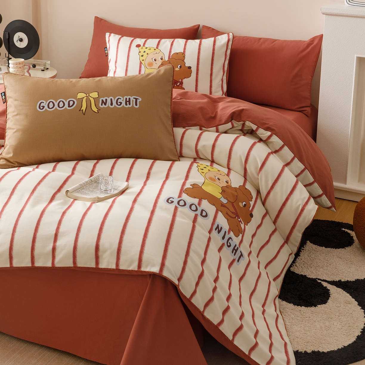 91家纺网 家纺一手货源 找家纺 RYB红黄兰 2025新款全棉纯棉加厚磨毛大版数码印花嵌绳四件套 嘟嘟小黄人