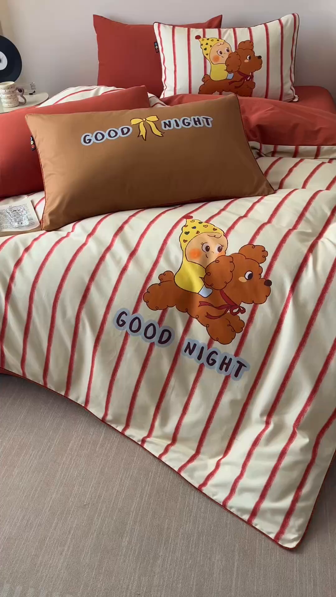 91家纺网 家纺一手货源 找家纺 RYB红黄兰 2025新款全棉纯棉加厚磨毛大版数码印花嵌绳四件套 嘟嘟小黄人