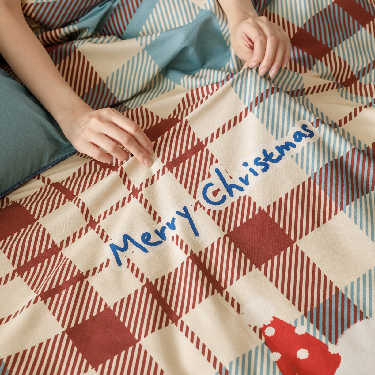 91家纺网 家纺一手货源 找家纺 RYB红黄兰 2025新款全棉纯棉加厚磨毛大版数码印花嵌绳四件套 圣诞西高地