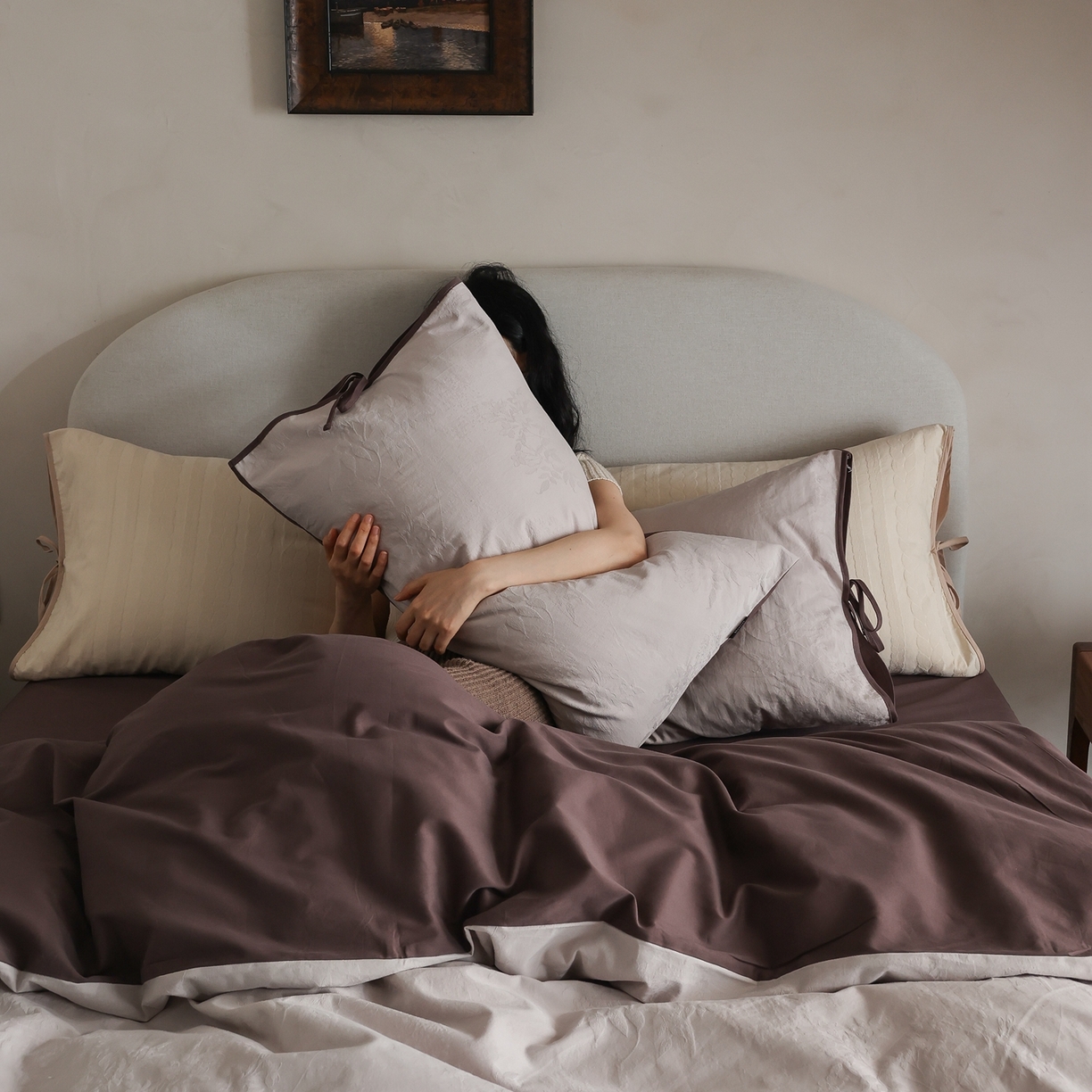 91家纺网 家纺一手货源 找家纺 玉宇阁家居 2025秋冬新品60s色织全棉纯棉磨毛大提花四件套-绑带款-第二组图 绑带款-雾霭绛紫