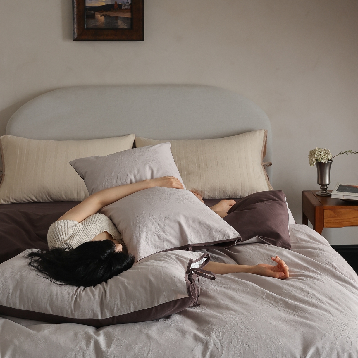 91家纺网 家纺一手货源 找家纺 玉宇阁家居 2025秋冬新品60s色织全棉纯棉磨毛大提花四件套-绑带款-第二组图 绑带款-雾霭绛紫