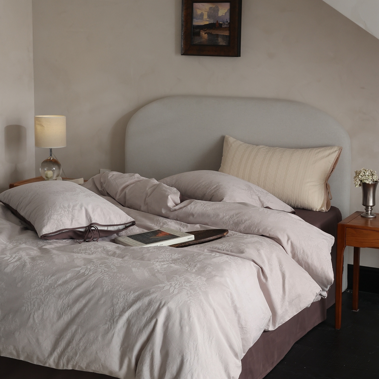 91家纺网 家纺一手货源 找家纺 玉宇阁家居 2025秋冬新品60s色织全棉纯棉磨毛大提花四件套-绑带款-第二组图 绑带款-雾霭绛紫