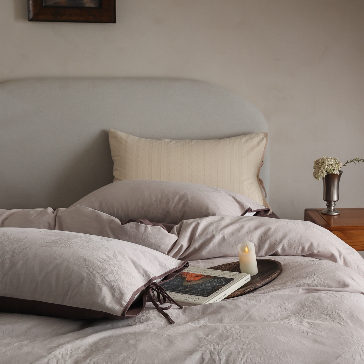 91家纺网 家纺一手货源 找家纺 玉宇阁家居 2025秋冬新品60s色织全棉纯棉磨毛大提花四件套-绑带款-第二组图 绑带款-雾霭绛紫