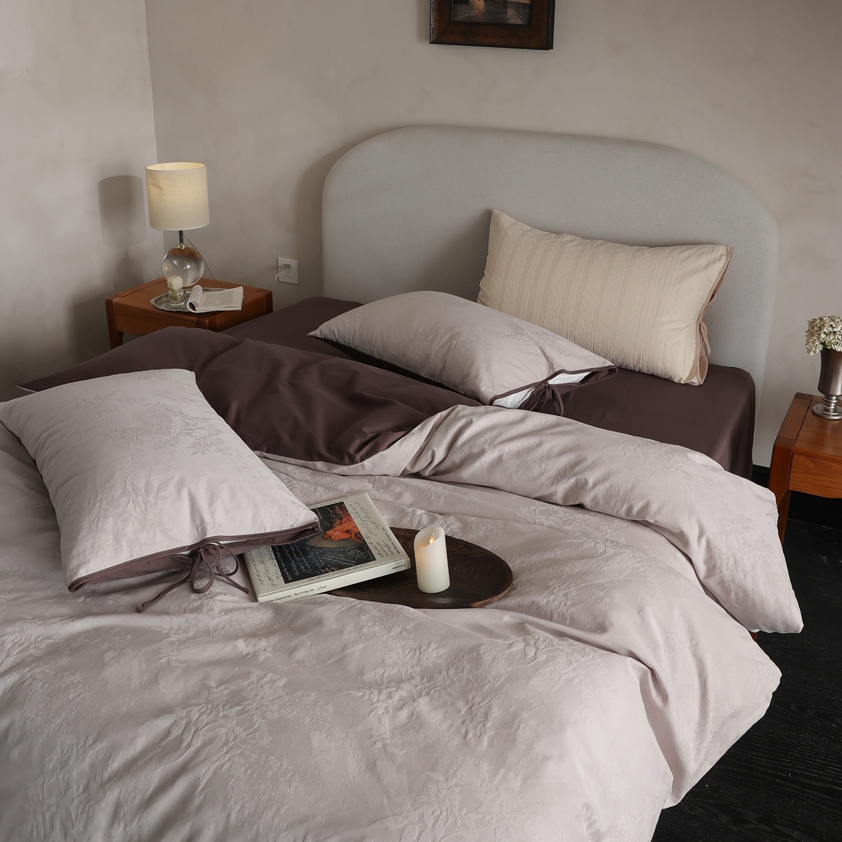 91家纺网 家纺一手货源 找家纺 玉宇阁家居 2025秋冬新品60s色织全棉纯棉磨毛大提花四件套-绑带款-第二组图 绑带款-雾霭绛紫