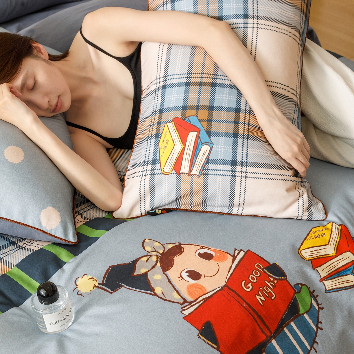 91家纺网 家纺一手货源 找家纺 RYB红黄兰 2025新款全棉纯棉加厚磨毛大版数码印花嵌绳四件套 小小书童