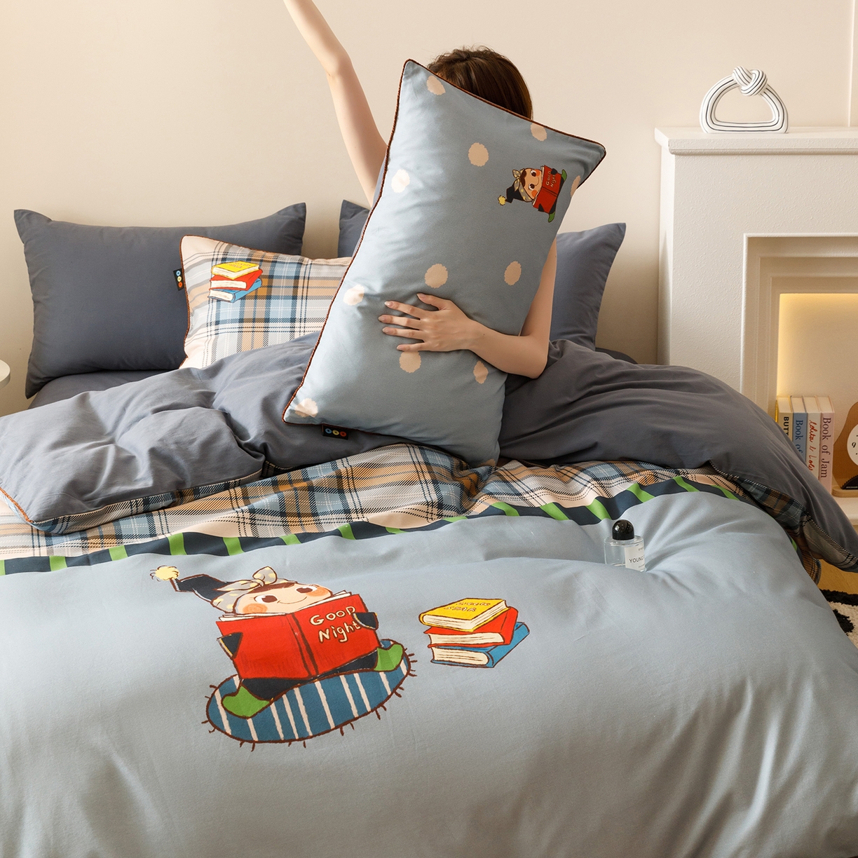 91家纺网 家纺一手货源 找家纺 RYB红黄兰 2025新款全棉纯棉加厚磨毛大版数码印花嵌绳四件套 小小书童