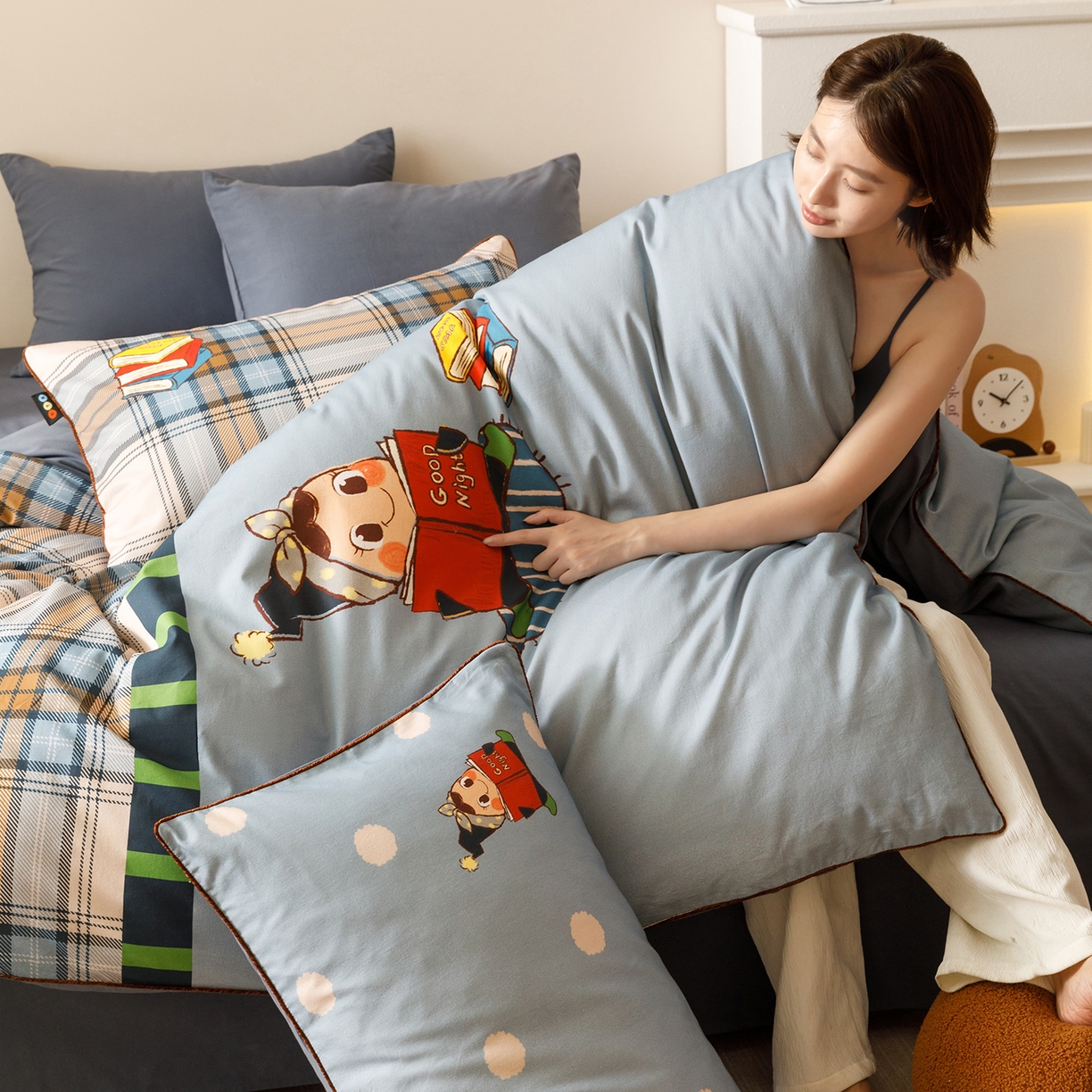 91家纺网 家纺一手货源 找家纺 RYB红黄兰 2025新款全棉纯棉加厚磨毛大版数码印花嵌绳四件套 小小书童