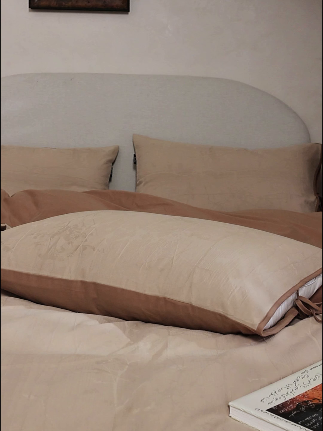 91家纺网 家纺一手货源 找家纺 玉宇阁家居 2025秋冬新品60s色织全棉纯棉磨毛大提花四件套-绑带款-第二组图 绑带款-缃叶棕