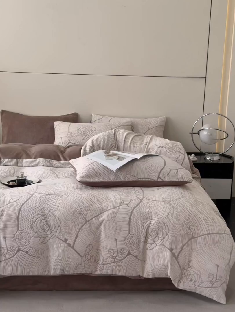 91家纺网 家纺一手货源 找家纺 （总）吾诺家居 2025新款雕花牛奶绒柔美系列四件套