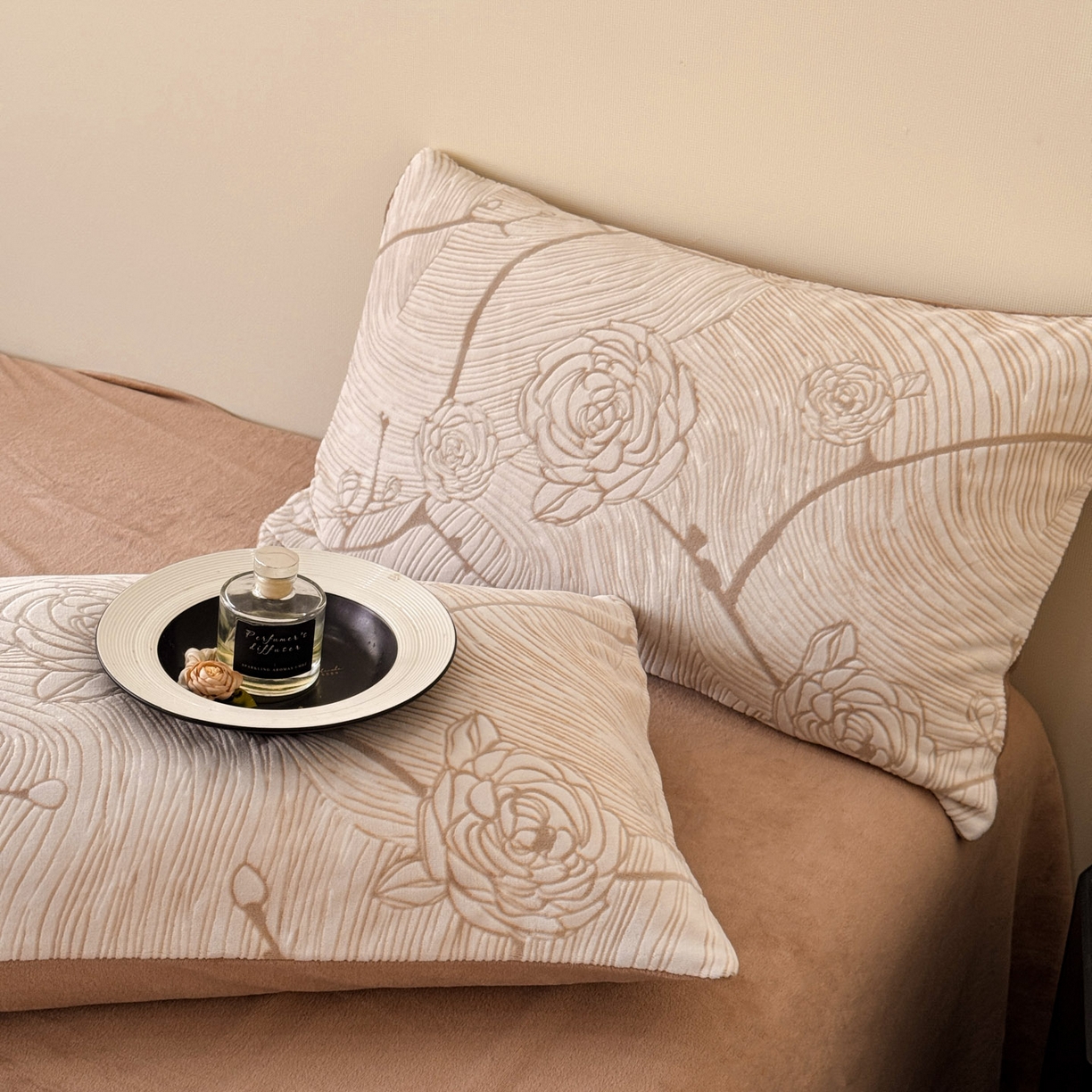 91家纺网 家纺一手货源 找家纺 （总）吾诺家居 2025新款雕花牛奶绒柔美系列四件套