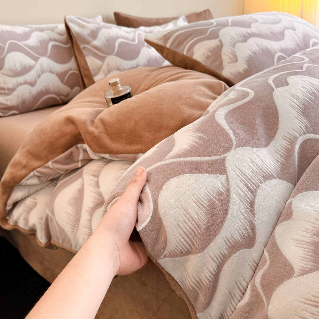 91家纺网 家纺一手货源 找家纺 （总）吾诺家居 2025新款雕花牛奶绒柔美系列四件套