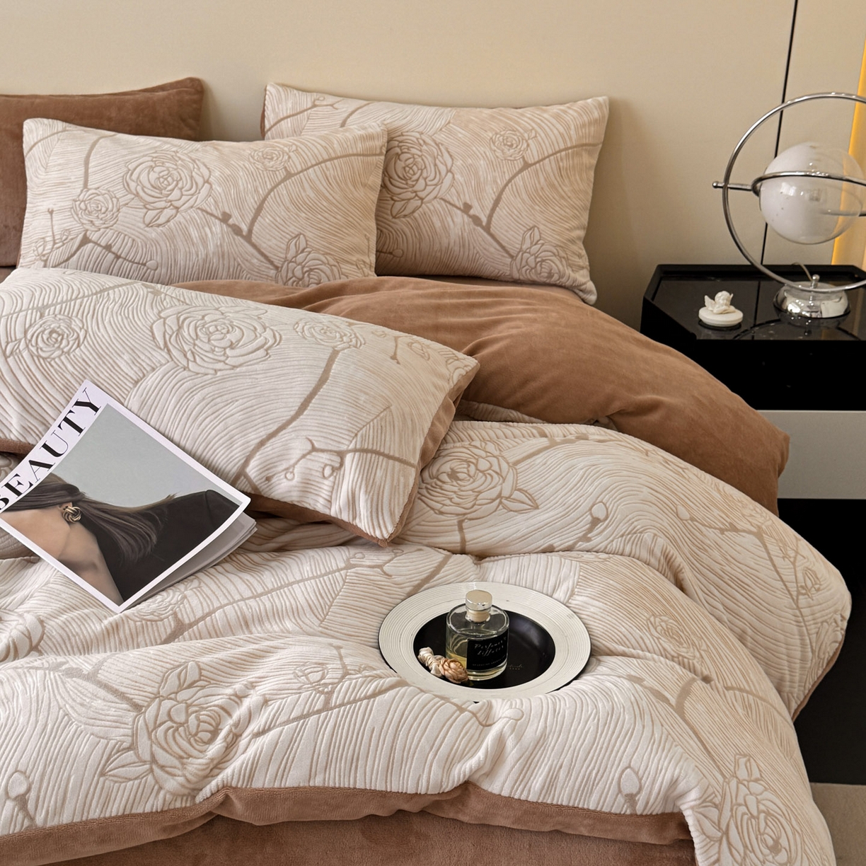 91家纺网 家纺一手货源 找家纺 吾诺家居 2025新款雕花牛奶绒柔美系列四件套 花开浪漫