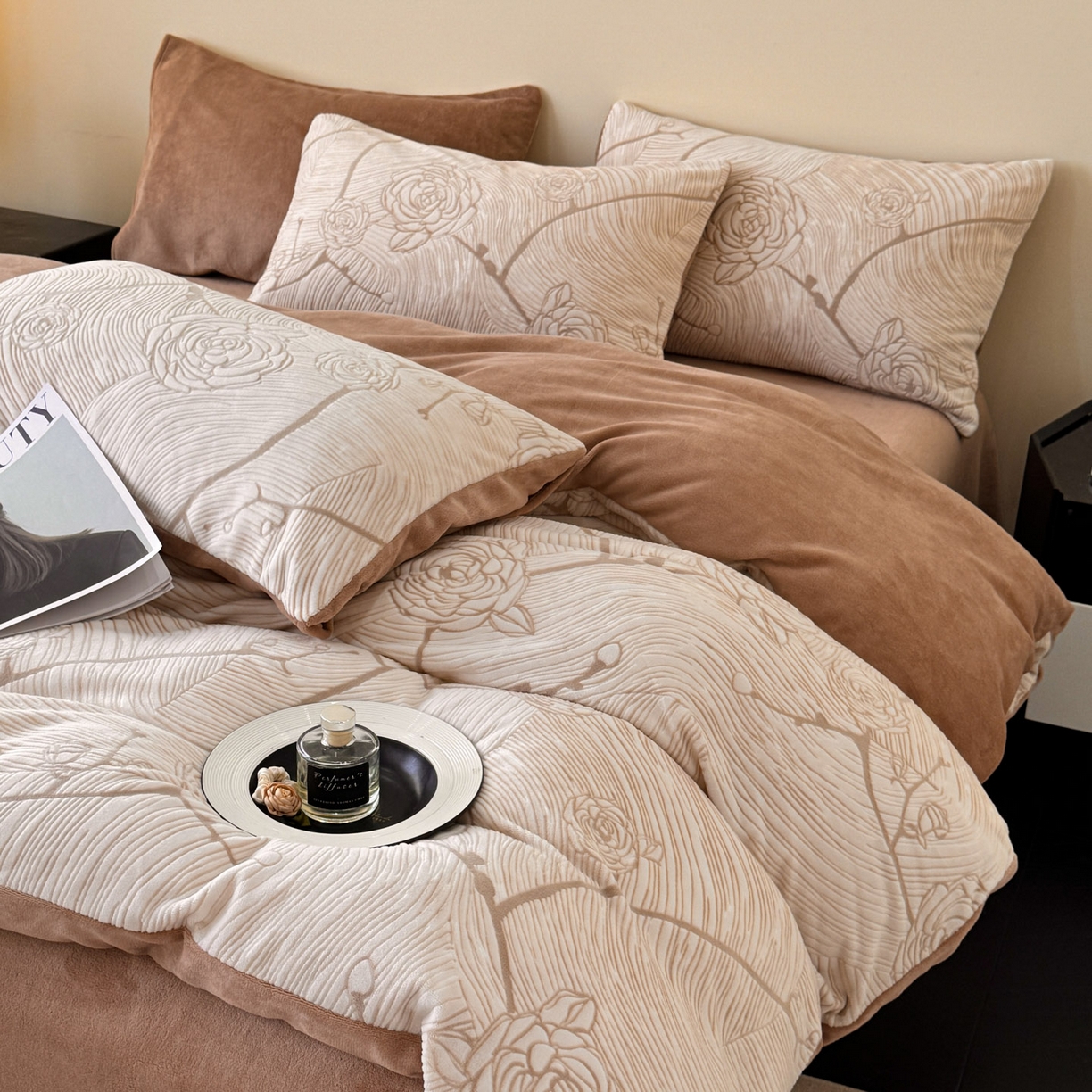 91家纺网 家纺一手货源 找家纺 吾诺家居 2025新款雕花牛奶绒柔美系列四件套 花开浪漫