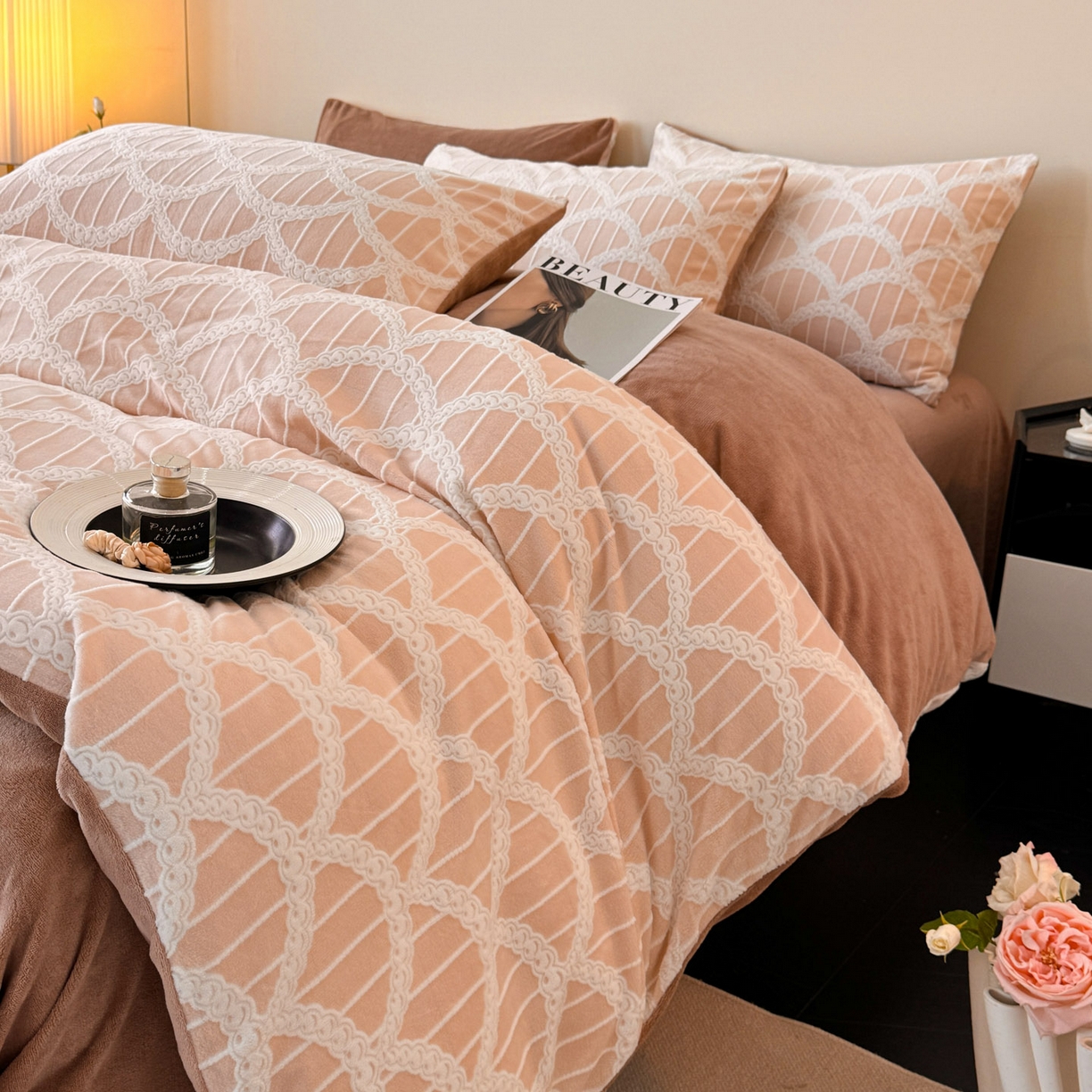 91家纺网 家纺一手货源 找家纺 吾诺家居 2025新款雕花牛奶绒柔美系列四件套 蕾丝公主