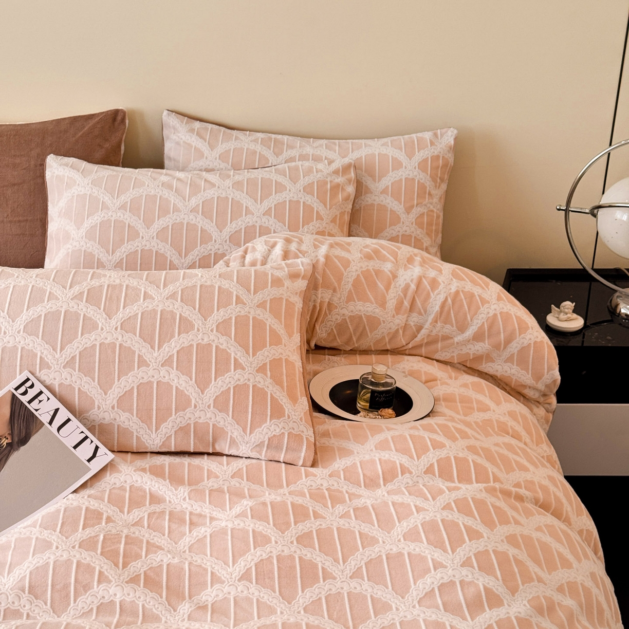 91家纺网 家纺一手货源 找家纺 吾诺家居 2025新款雕花牛奶绒柔美系列四件套 蕾丝公主