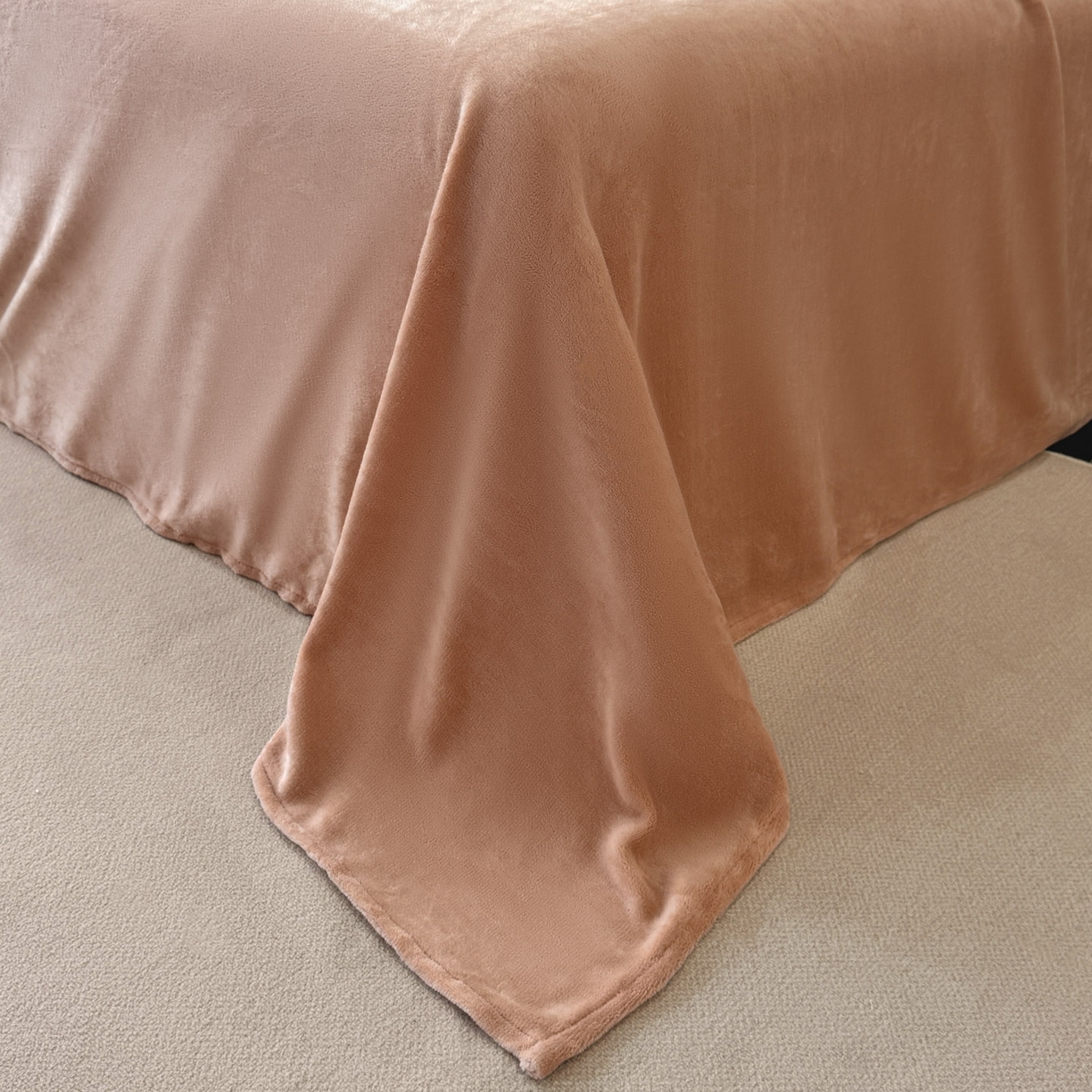 91家纺网 家纺一手货源 找家纺 吾诺家居 2025新款雕花牛奶绒柔美系列四件套 蕾丝公主