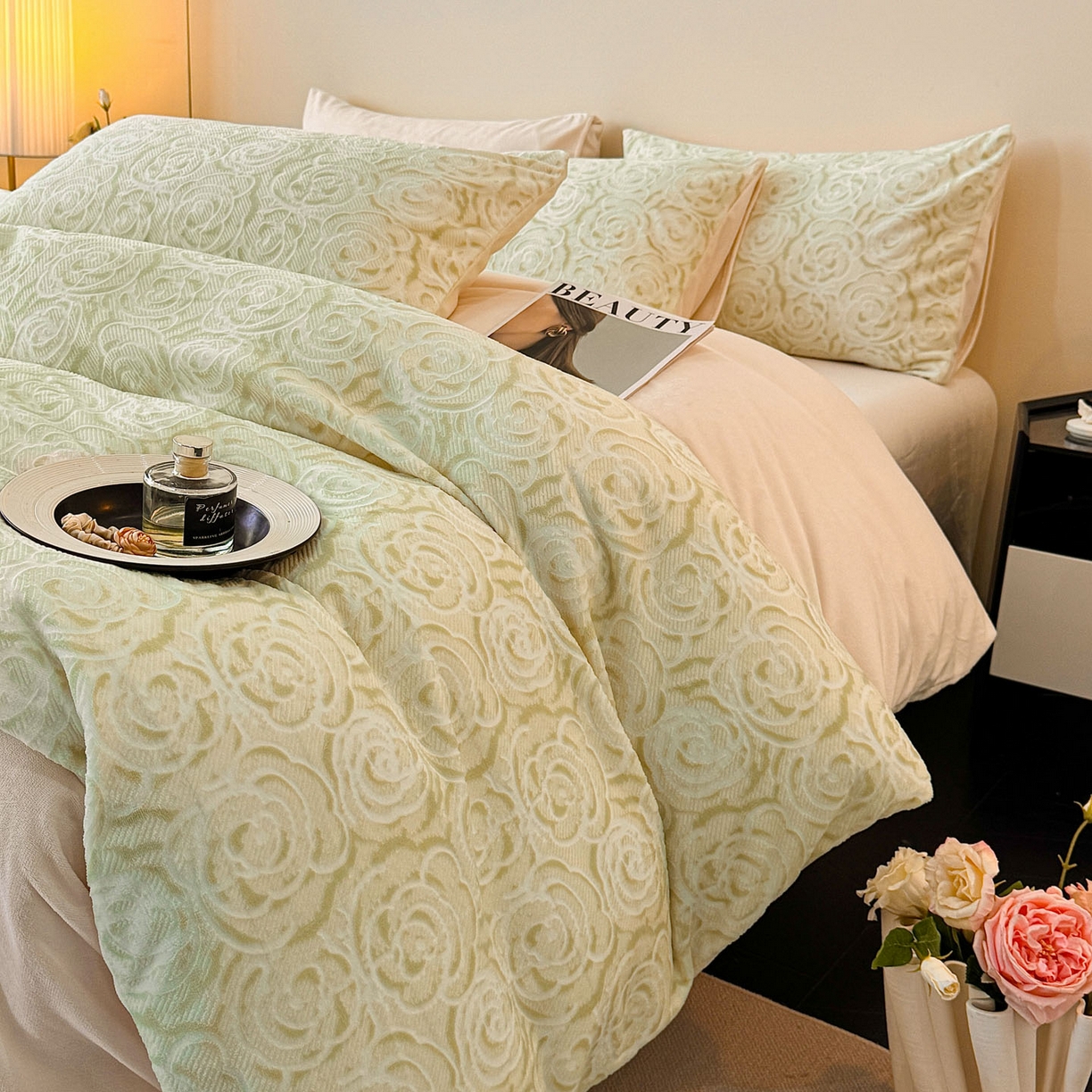 91家纺网 家纺一手货源 找家纺 吾诺家居 2025新款雕花牛奶绒柔美系列四件套 玫瑰园