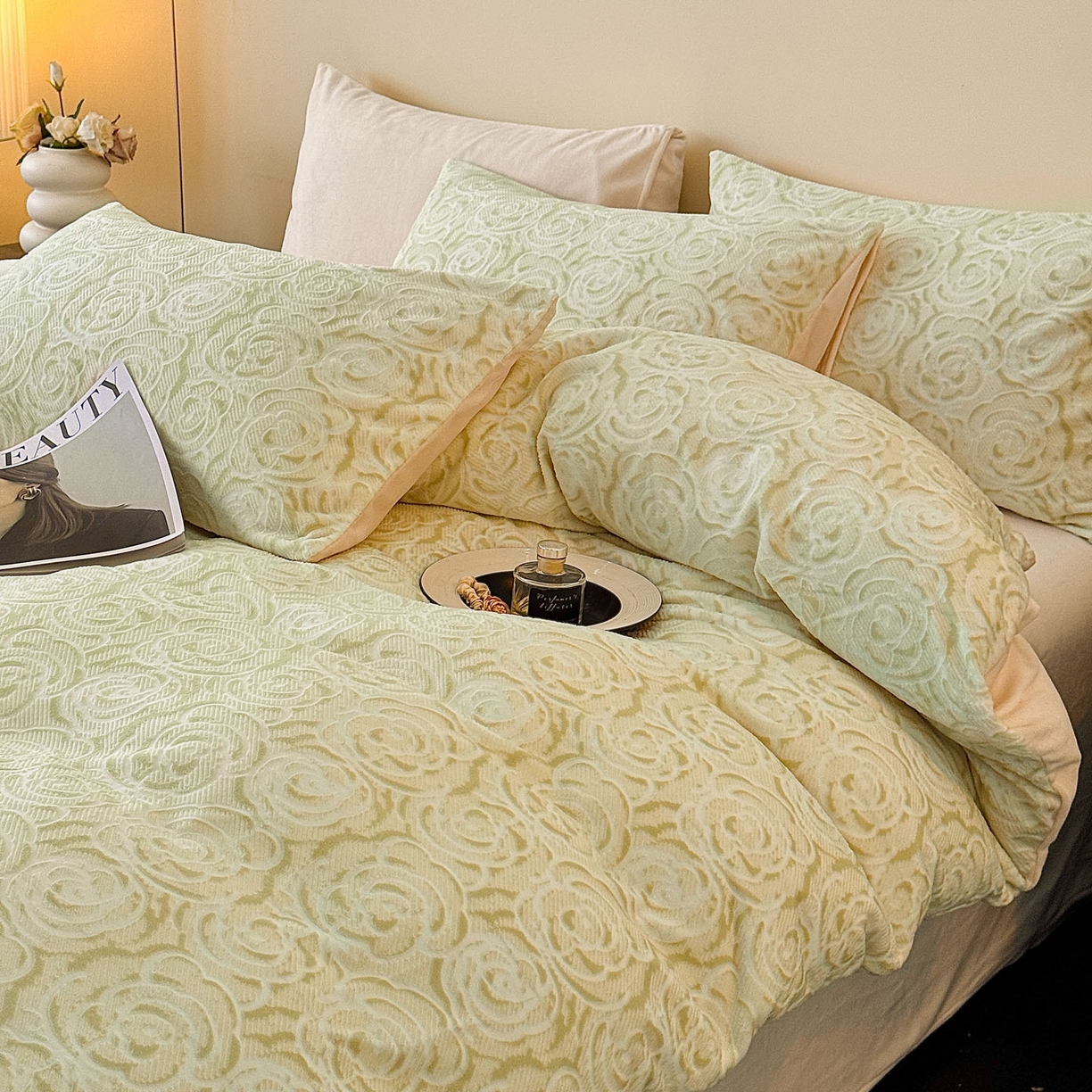 91家纺网 家纺一手货源 找家纺 吾诺家居 2025新款雕花牛奶绒柔美系列四件套 玫瑰园