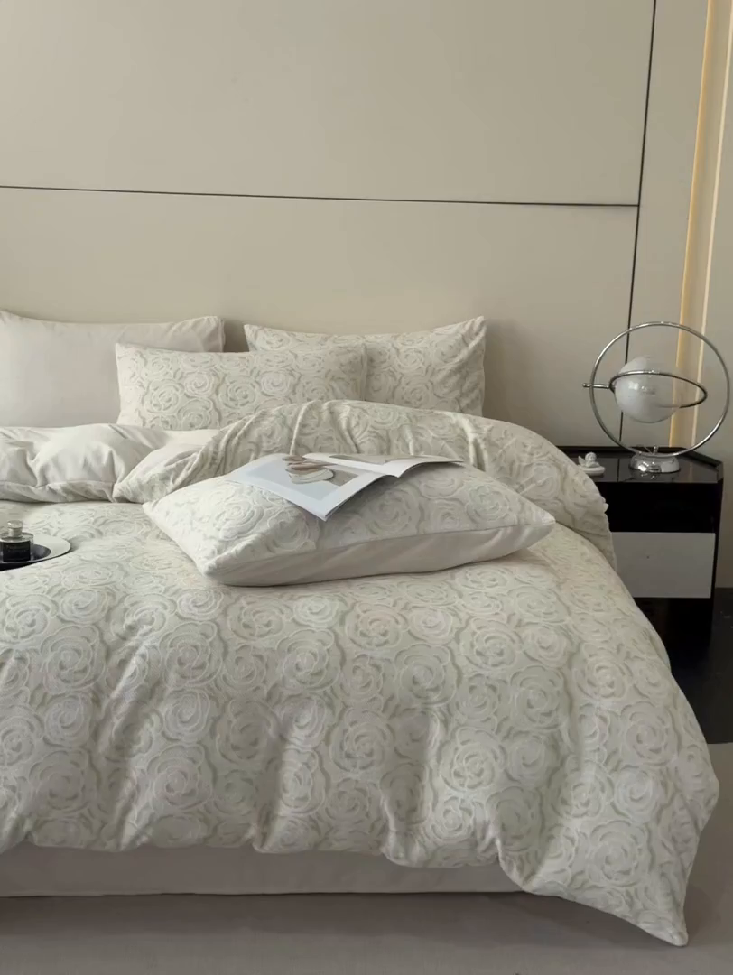 91家纺网 家纺一手货源 找家纺 吾诺家居 2025新款雕花牛奶绒柔美系列四件套 玫瑰园