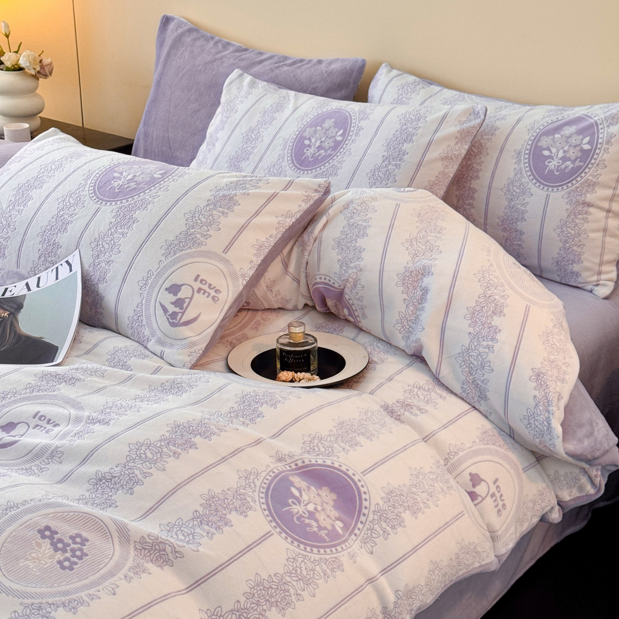 91家纺网 家纺一手货源 找家纺 吾诺家居 2025新款雕花牛奶绒柔美系列四件套 米娅紫