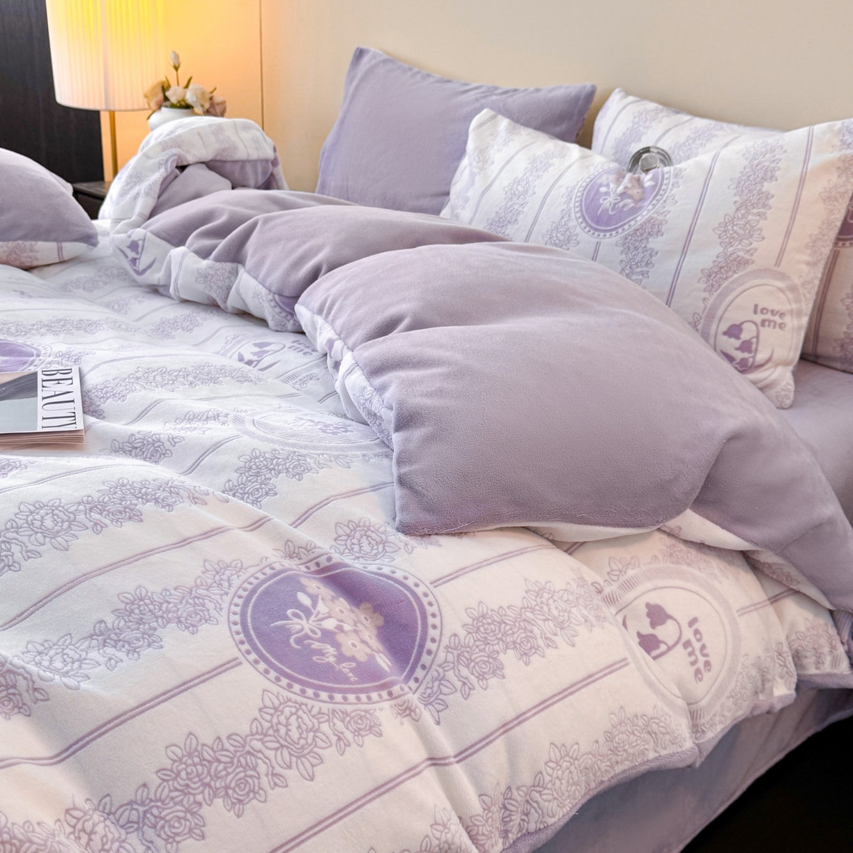 91家纺网 家纺一手货源 找家纺 吾诺家居 2025新款雕花牛奶绒柔美系列四件套 米娅紫