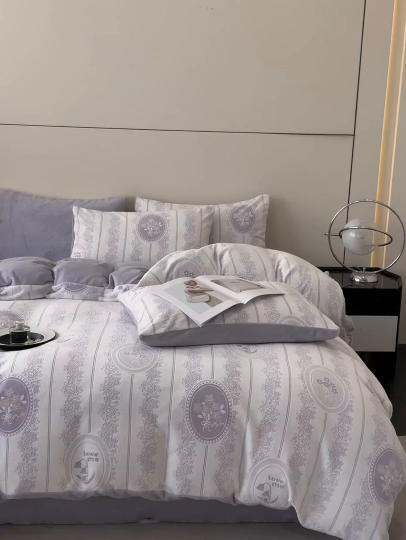91家纺网 家纺一手货源 找家纺 吾诺家居 2025新款雕花牛奶绒柔美系列四件套 米娅紫