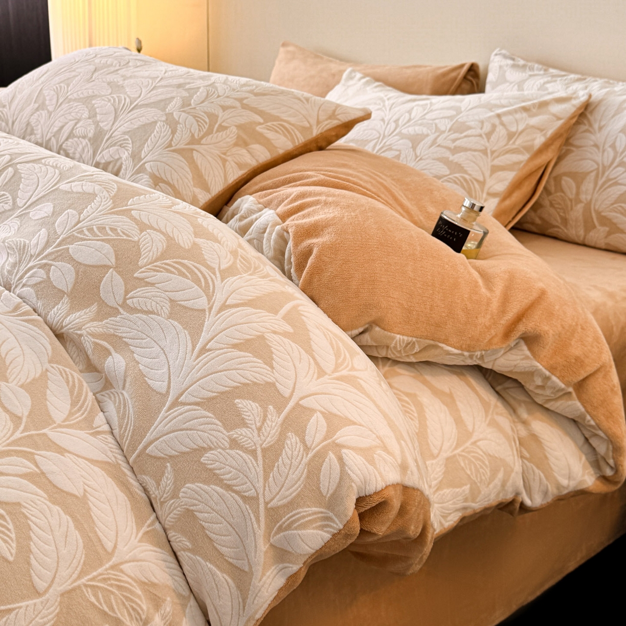 91家纺网 家纺一手货源 找家纺 吾诺家居 2025新款雕花牛奶绒柔美系列四件套 叶语