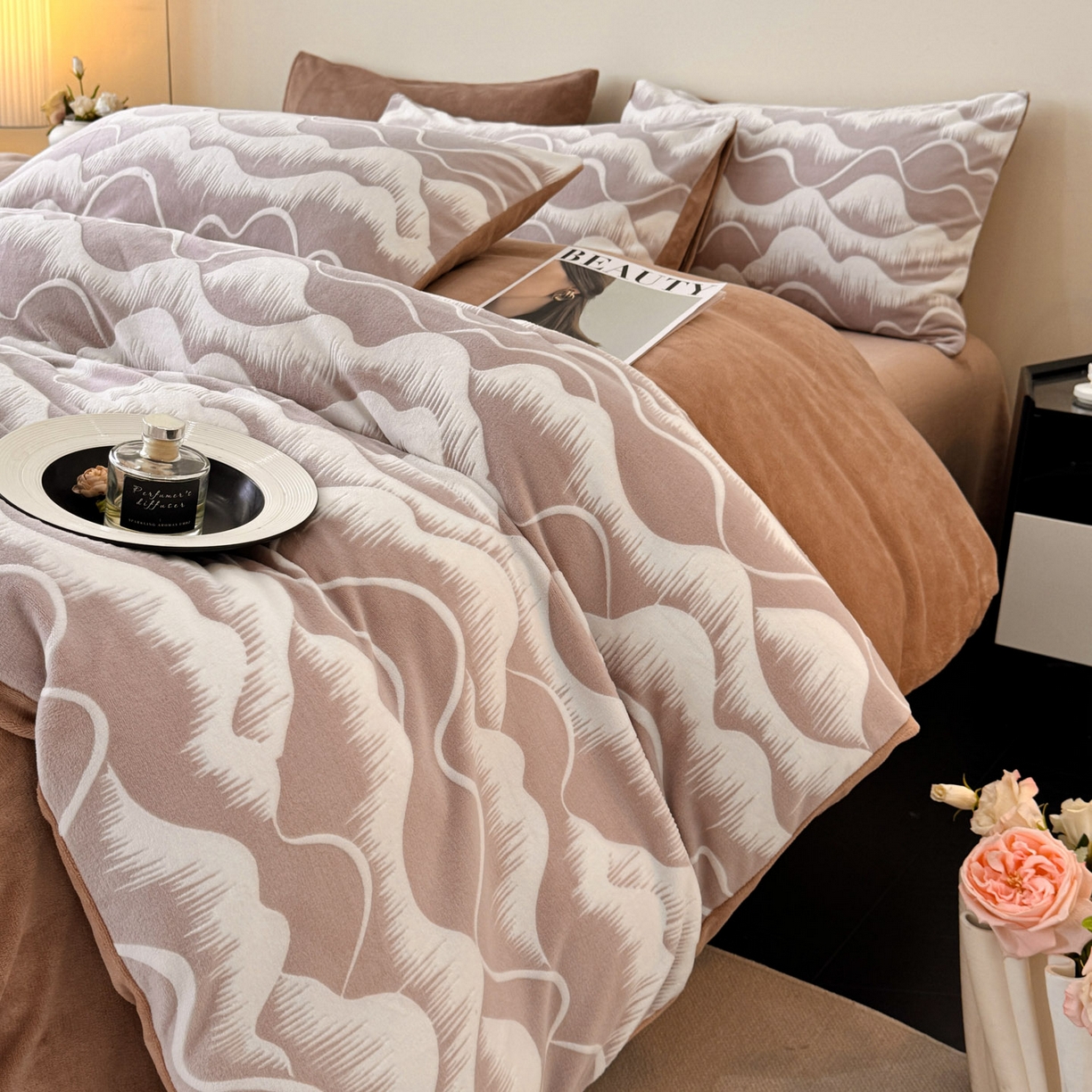 91家纺网 家纺一手货源 找家纺 吾诺家居 2025新款雕花牛奶绒柔美系列四件套 云山