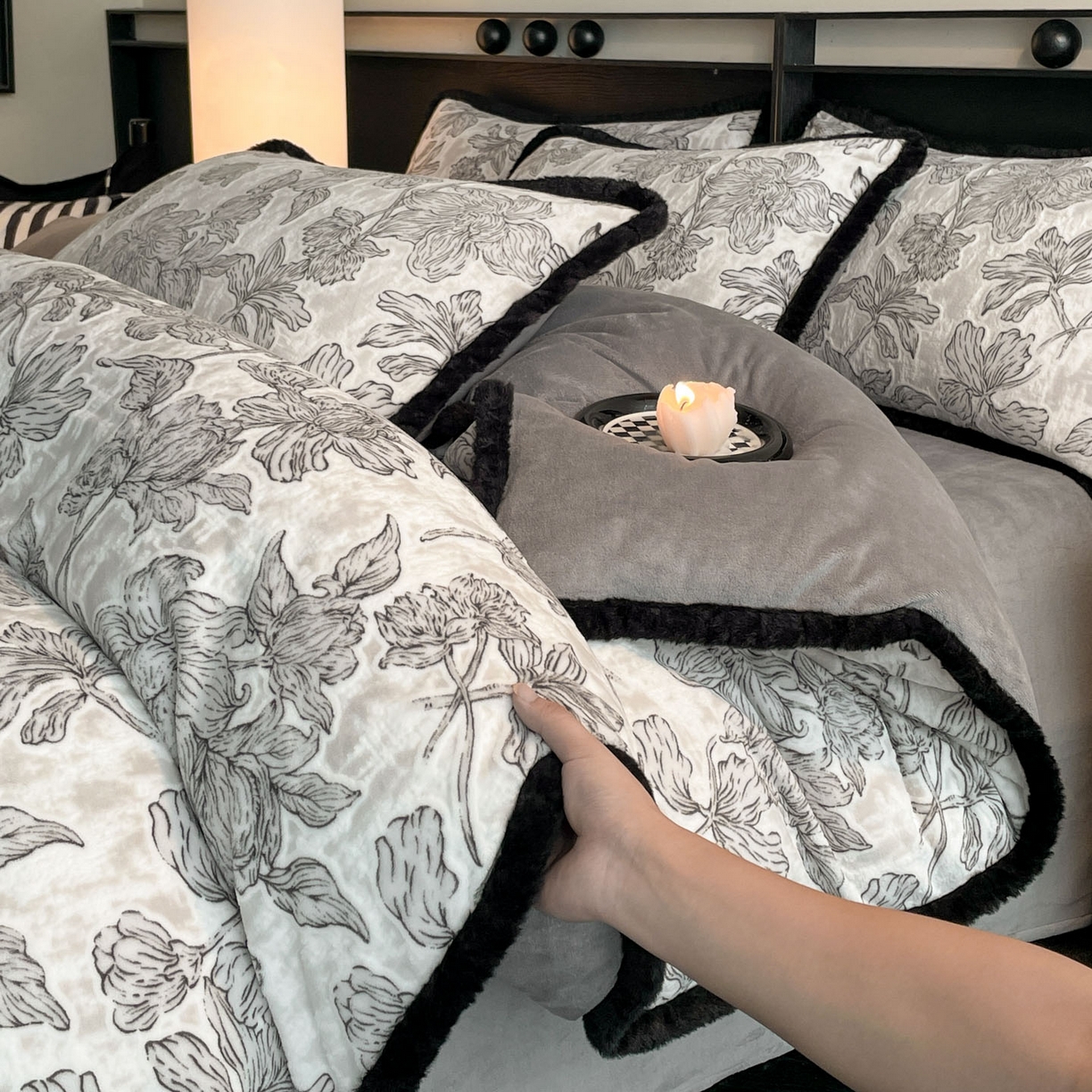 91家纺网 家纺一手货源 找家纺 吾诺家居 2025新款美拉德雕花绒黑金系列四件套 北欧风情