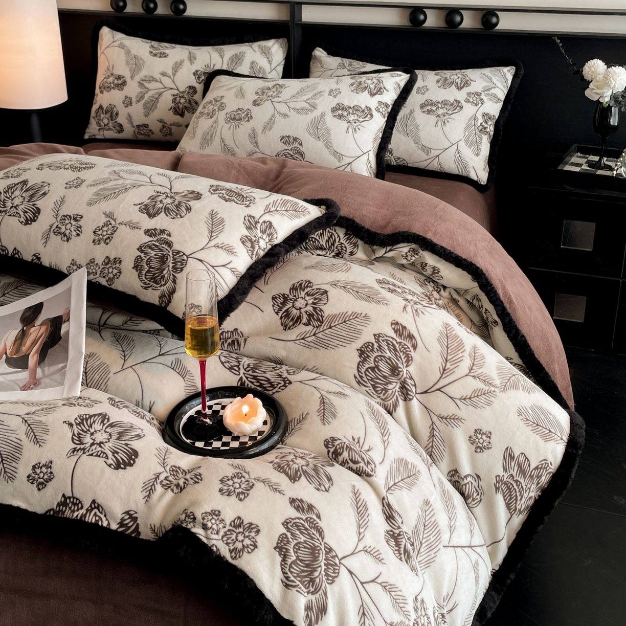 91家纺网 家纺一手货源 找家纺 吾诺家居 2025新款美拉德雕花绒黑金系列四件套 花间蜜语