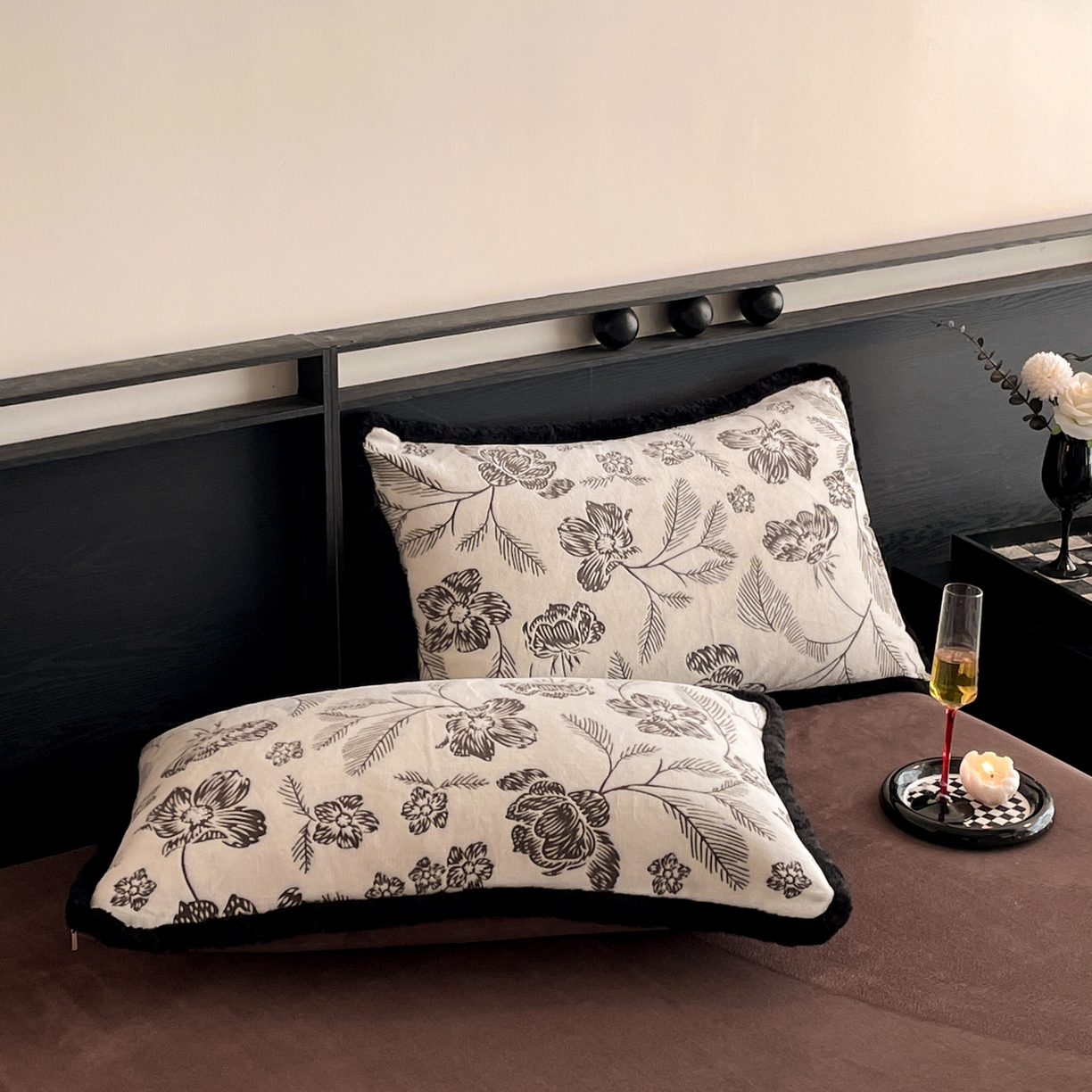 91家纺网 家纺一手货源 找家纺 吾诺家居 2025新款美拉德雕花绒黑金系列四件套 花间蜜语