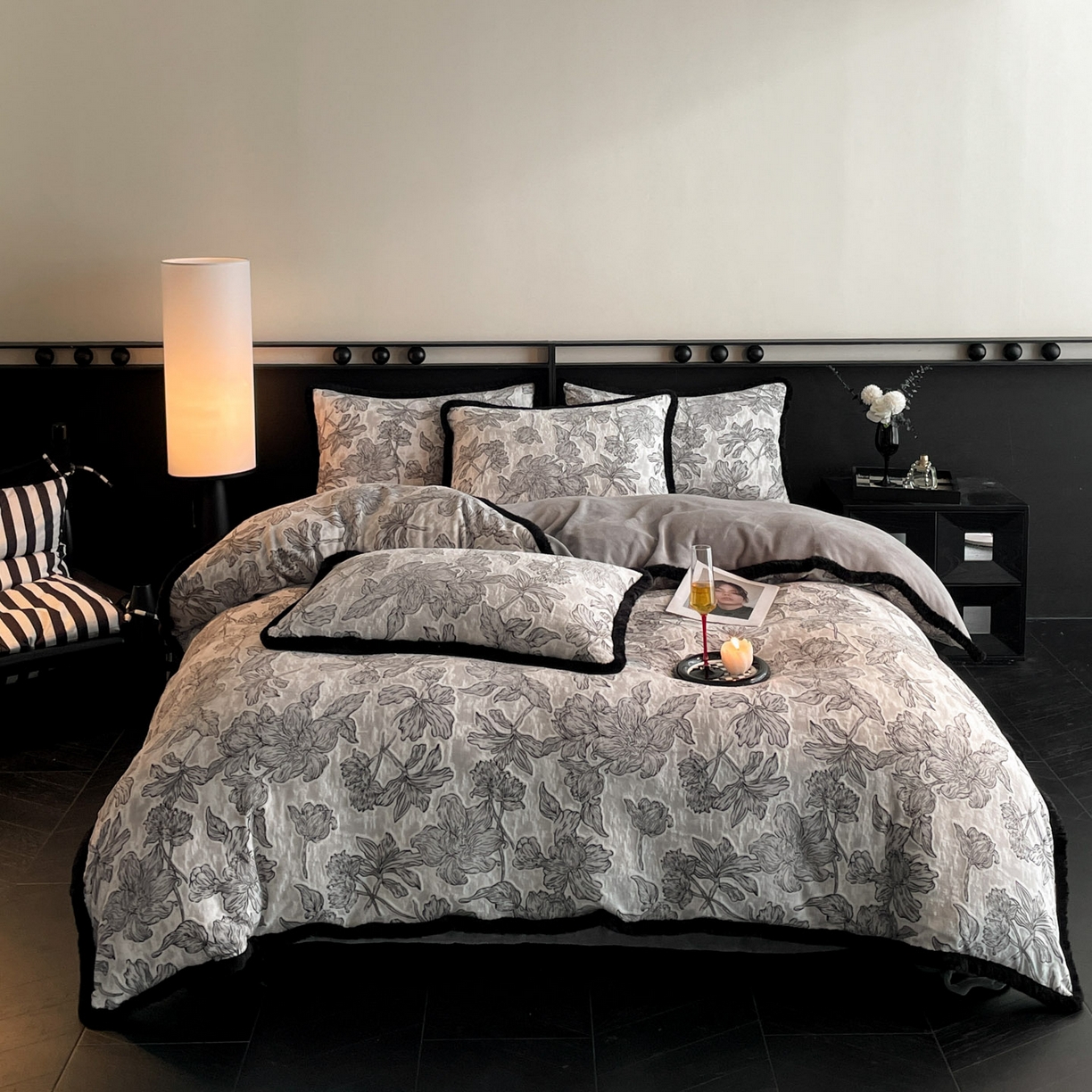 91家纺网 家纺一手货源 找家纺 吾诺家居 2025新款美拉德雕花绒黑金系列四件套 北欧风情