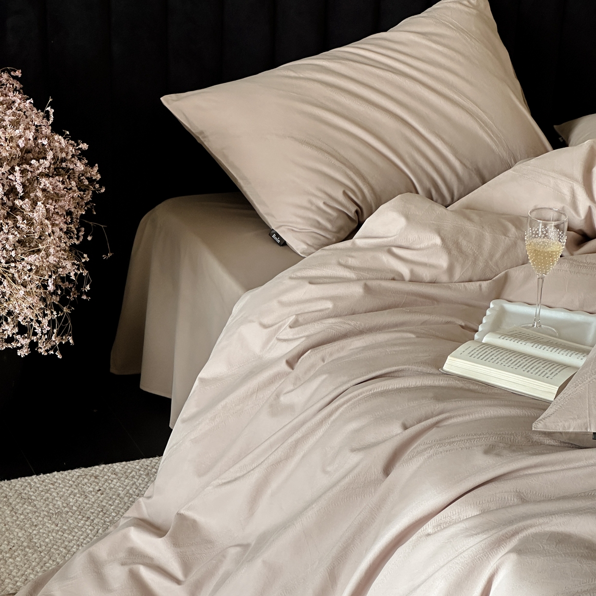 91家纺网 家纺一手货源 找家纺 玉宇阁家居 2025秋冬新品60s色织全棉纯棉磨毛大提花四件套-简约款 海芋颂语-颂语