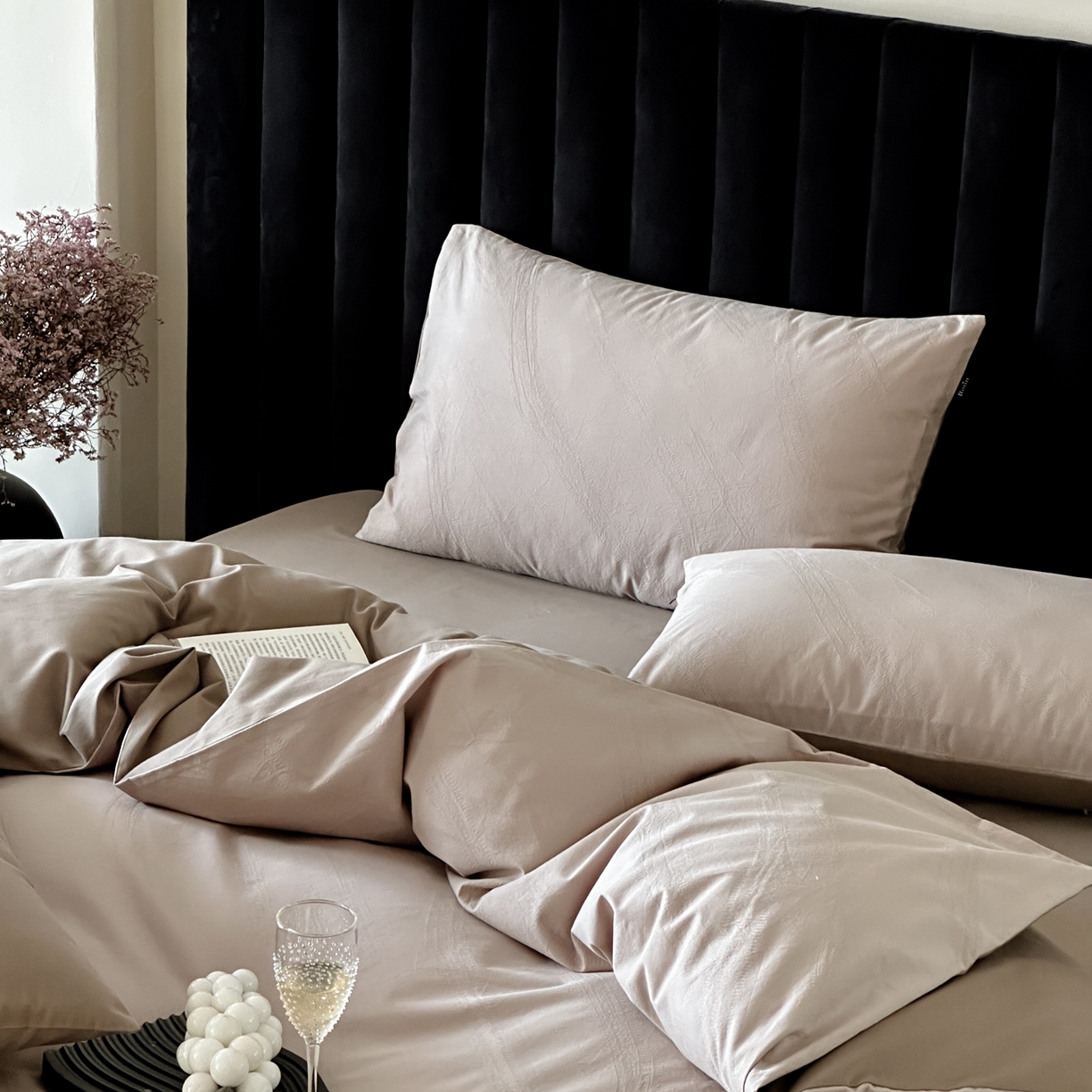 91家纺网 家纺一手货源 找家纺 玉宇阁家居 2025秋冬新品60s色织全棉纯棉磨毛大提花四件套-简约款 海芋颂语-颂语