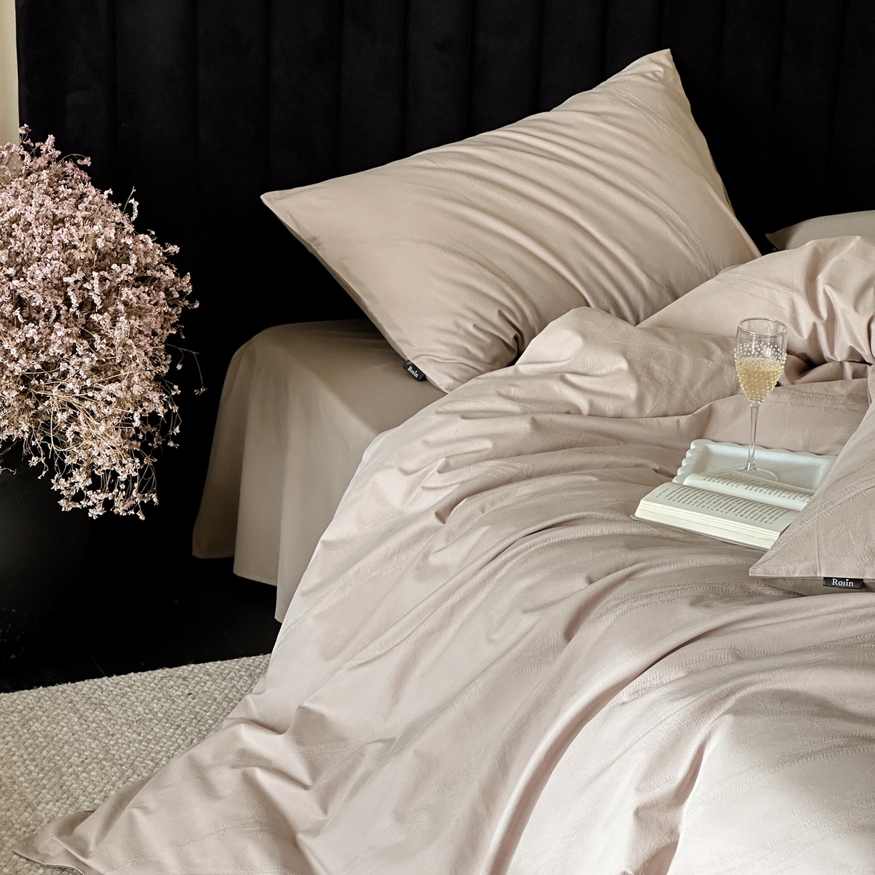 91家纺网 家纺一手货源 找家纺 玉宇阁家居 2025秋冬新品60s色织全棉纯棉磨毛大提花四件套-简约款 海芋颂语-颂语