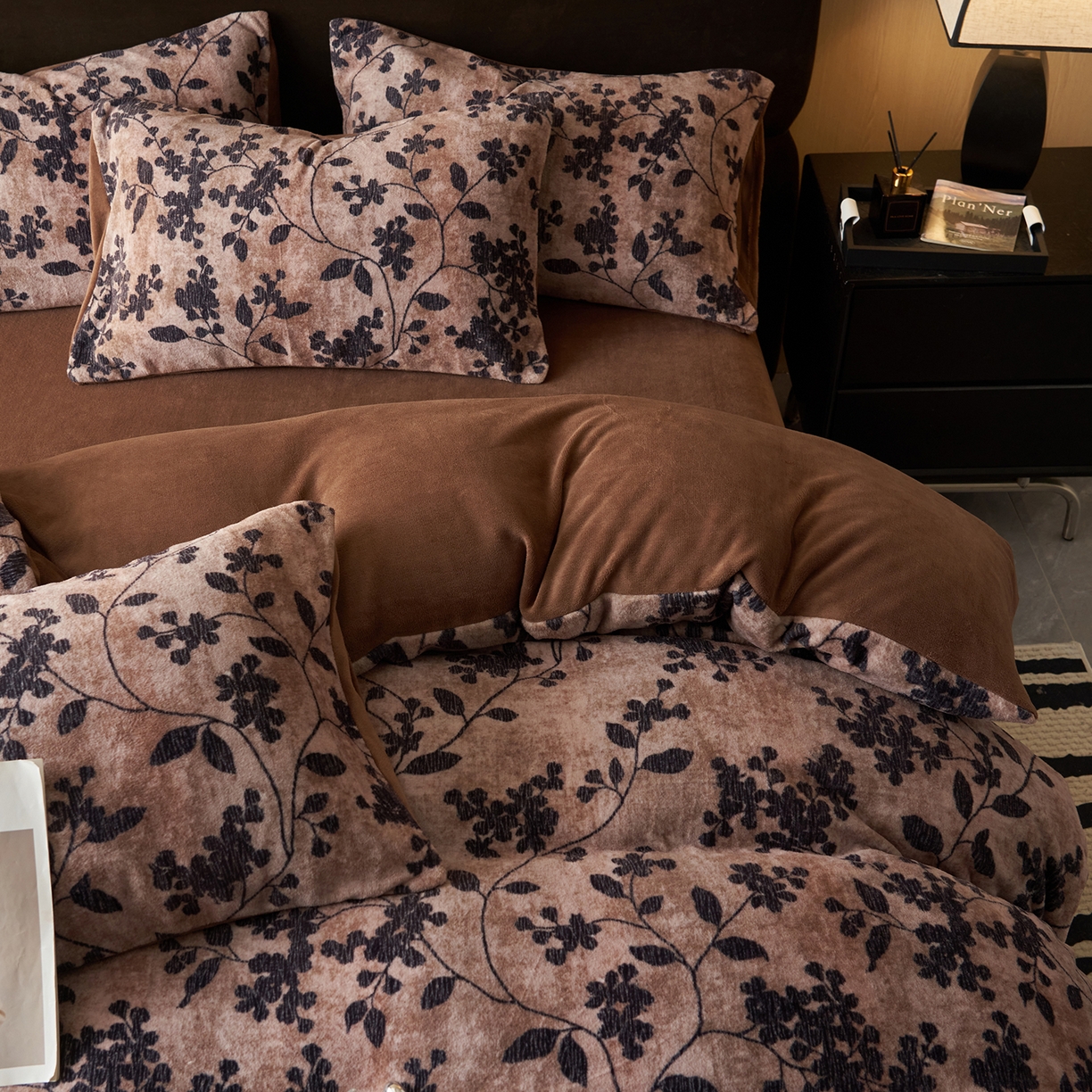 91家纺网 家纺一手货源 找家纺 （总）吾诺家居 2025新款美拉德数码绒暖秋系列四件套