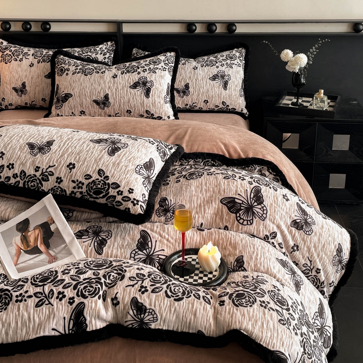 91家纺网 家纺一手货源 找家纺 吾诺家居 2025新款美拉德雕花绒黑金系列四件套 蝶恋花