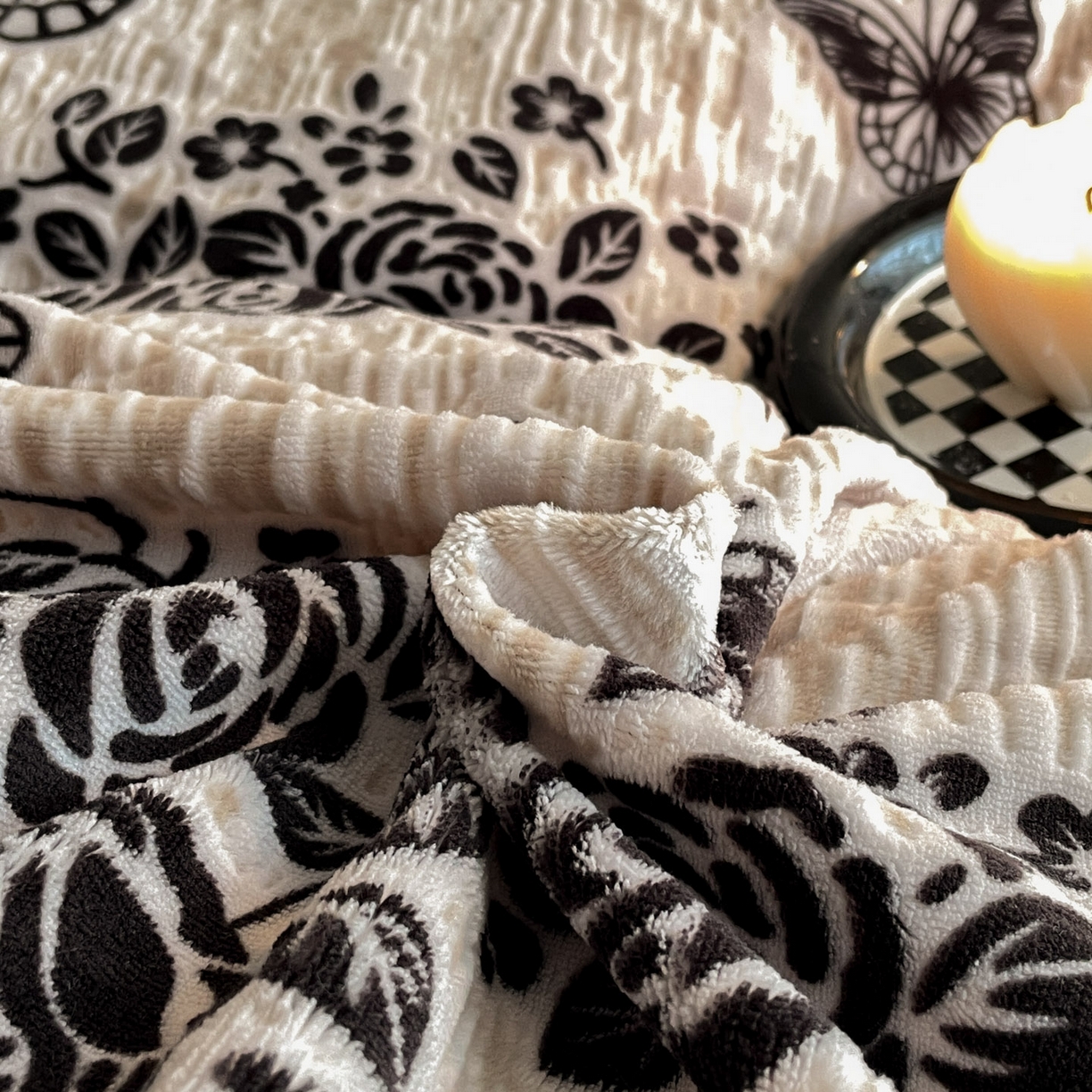 91家纺网 家纺一手货源 找家纺 吾诺家居 2025新款美拉德雕花绒黑金系列四件套 蝶恋花