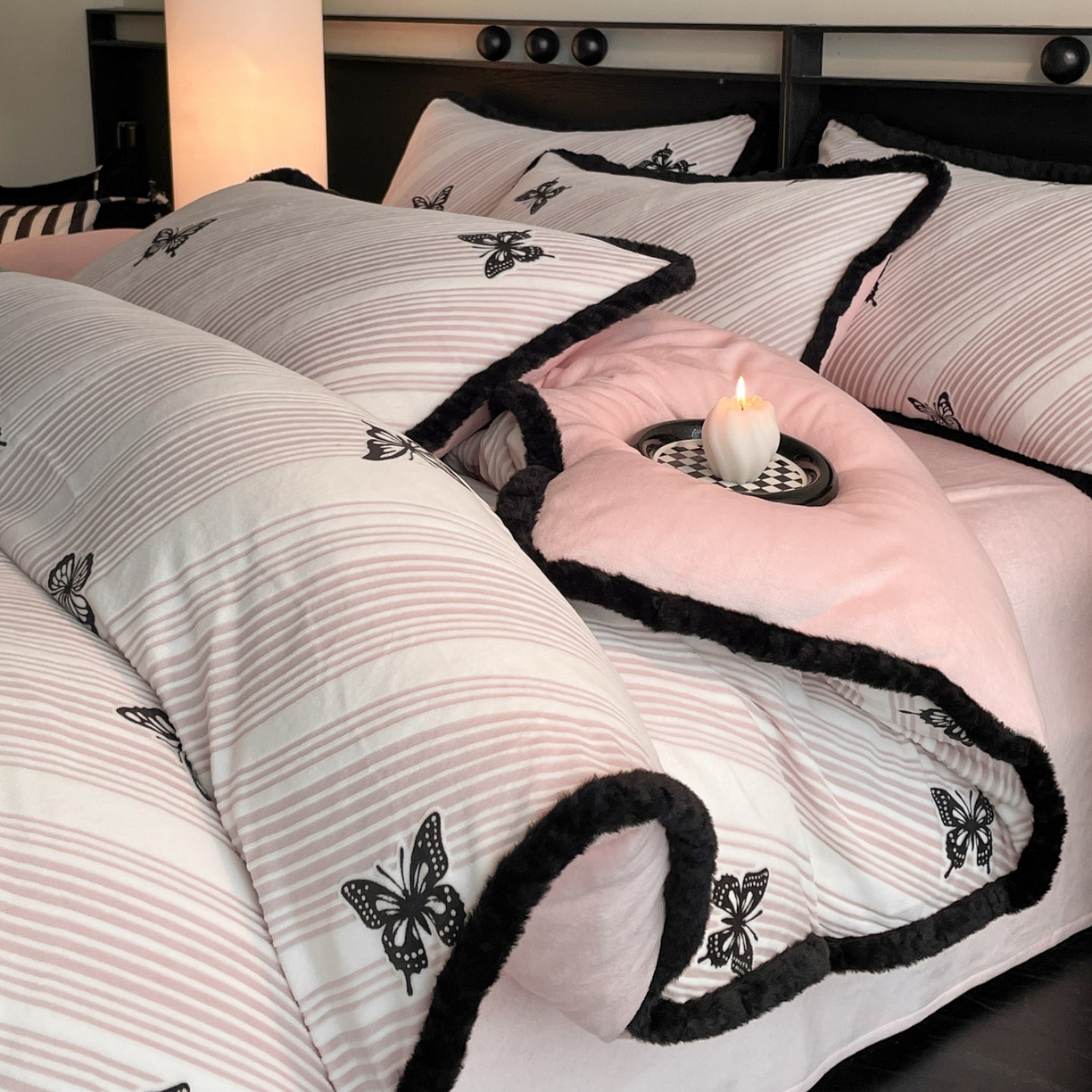 91家纺网 家纺一手货源 找家纺 吾诺家居 2025新款美拉德雕花绒黑金系列四件套 蝶之梦