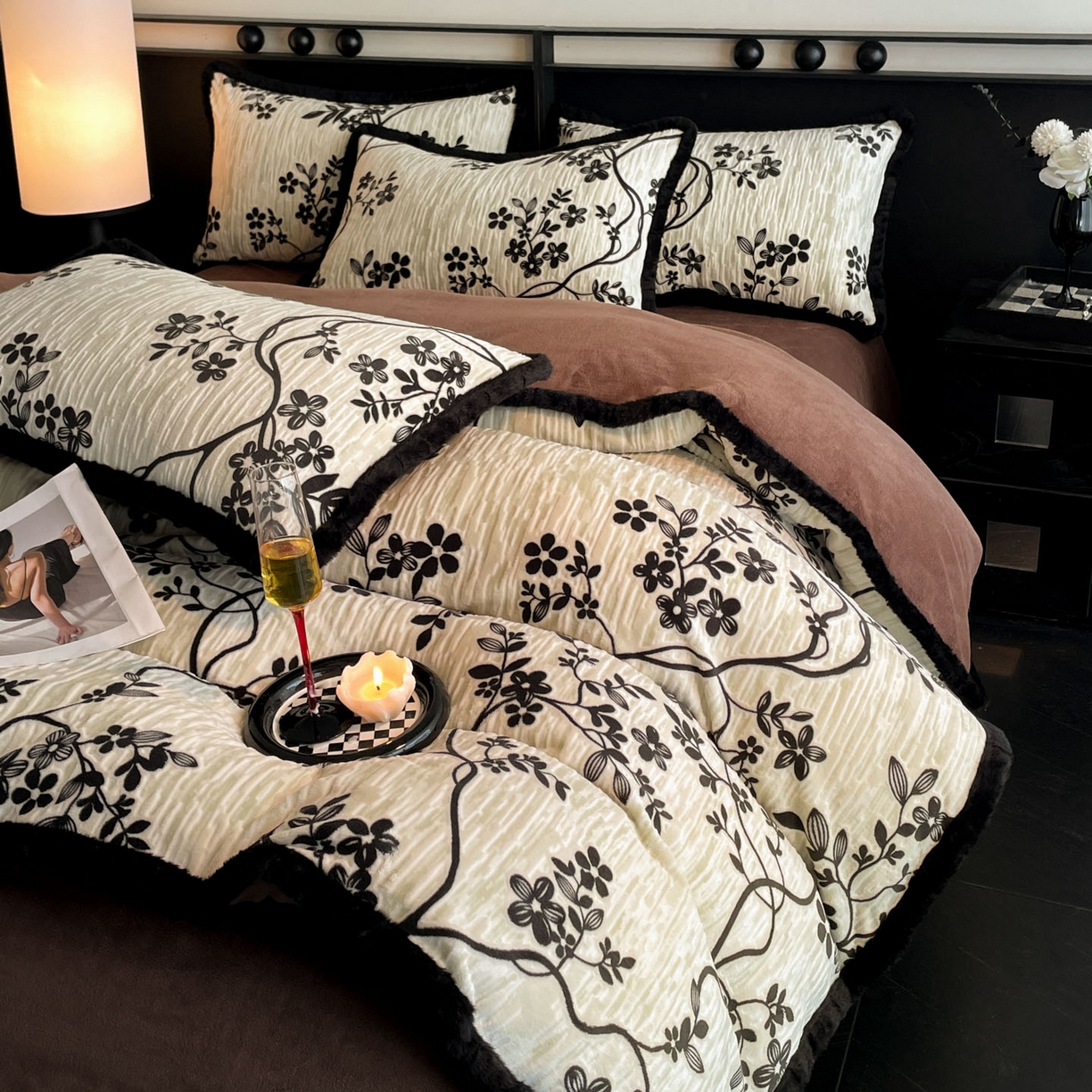 91家纺网 家纺一手货源 找家纺 吾诺家居 2025新款美拉德雕花绒黑金系列四件套 法式情书-黑
