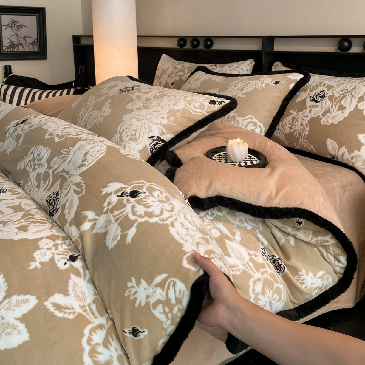 吾诺家居 2025新款美拉德雕花绒黑金系列四件套 花之恋