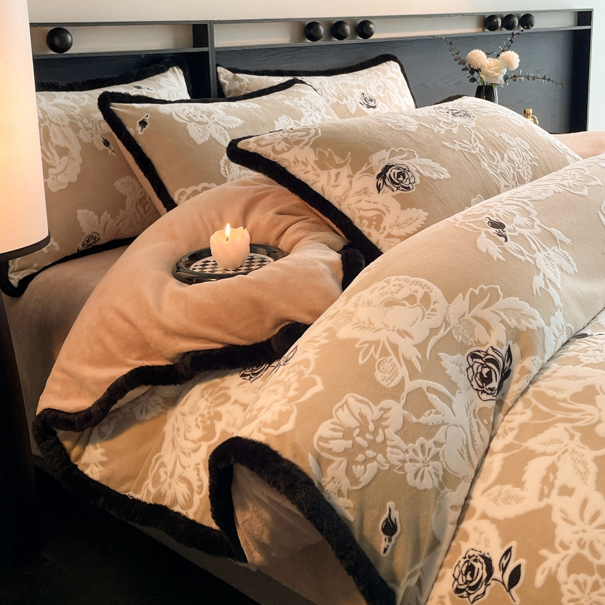 91家纺网 家纺一手货源 找家纺 吾诺家居 2025新款美拉德雕花绒黑金系列四件套 花之恋