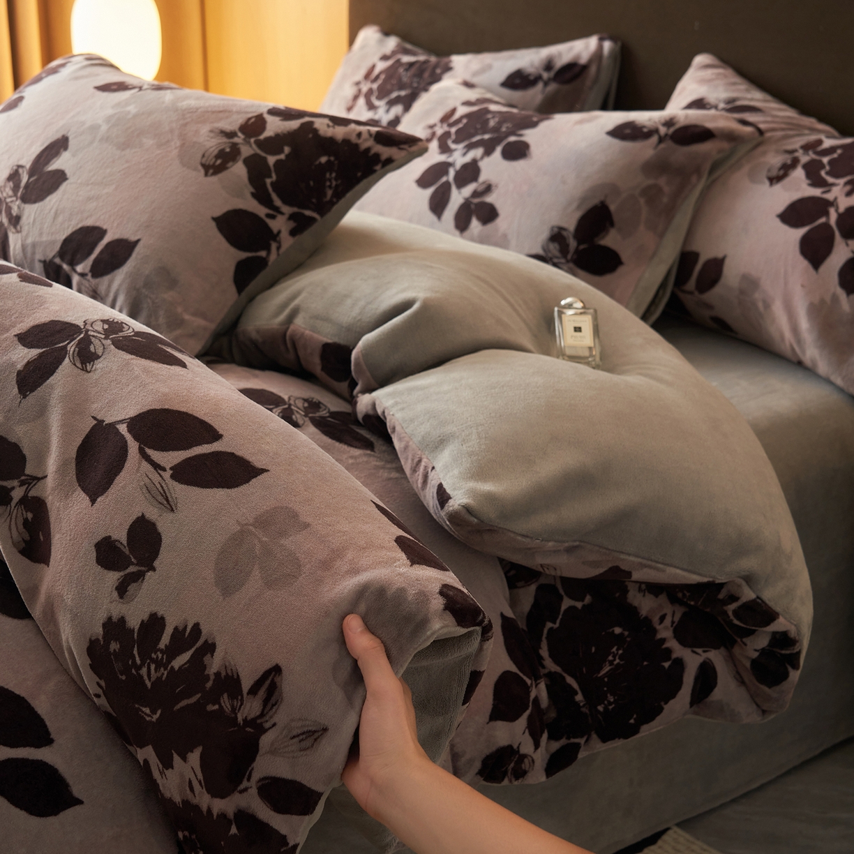 91家纺网 家纺一手货源 找家纺 （总）吾诺家居 2025新款美拉德数码绒暖秋系列四件套