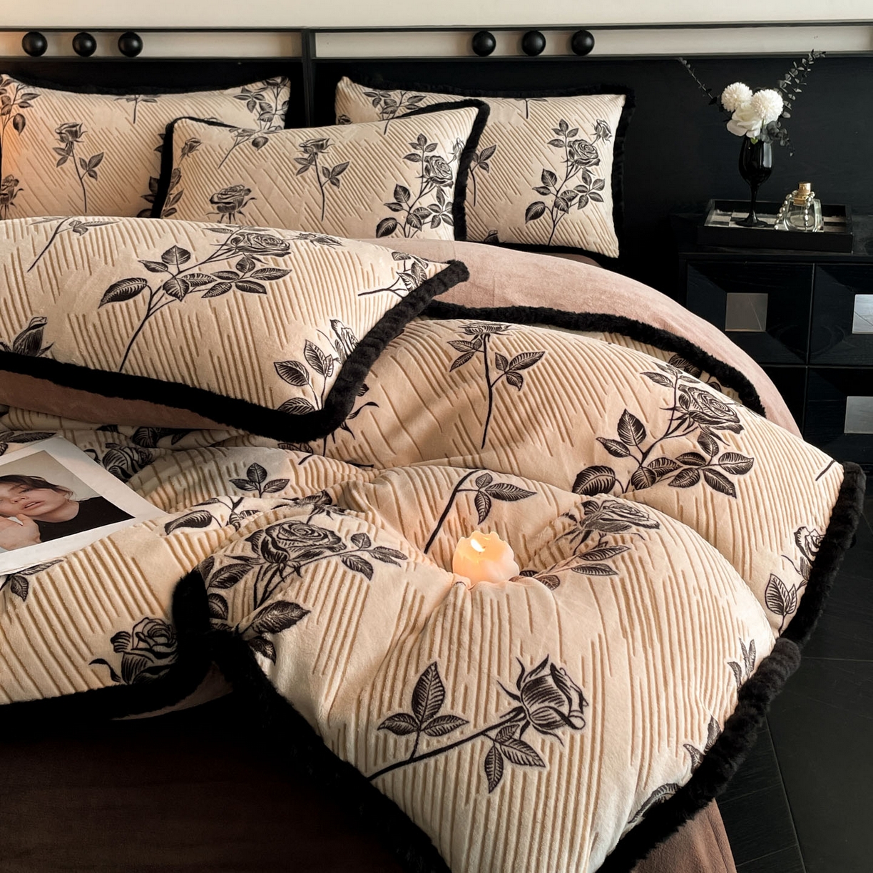 91家纺网 家纺一手货源 找家纺 吾诺家居 2025新款美拉德雕花绒黑金系列四件套 玫瑰之恋