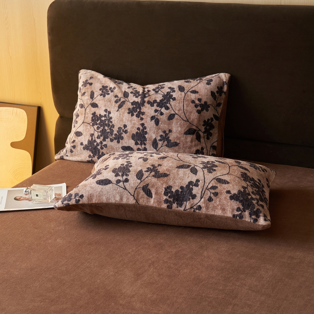 91家纺网 家纺一手货源 找家纺 吾诺家居 2025新款美拉德数码绒暖秋系列四件套 冬日恋歌-咖