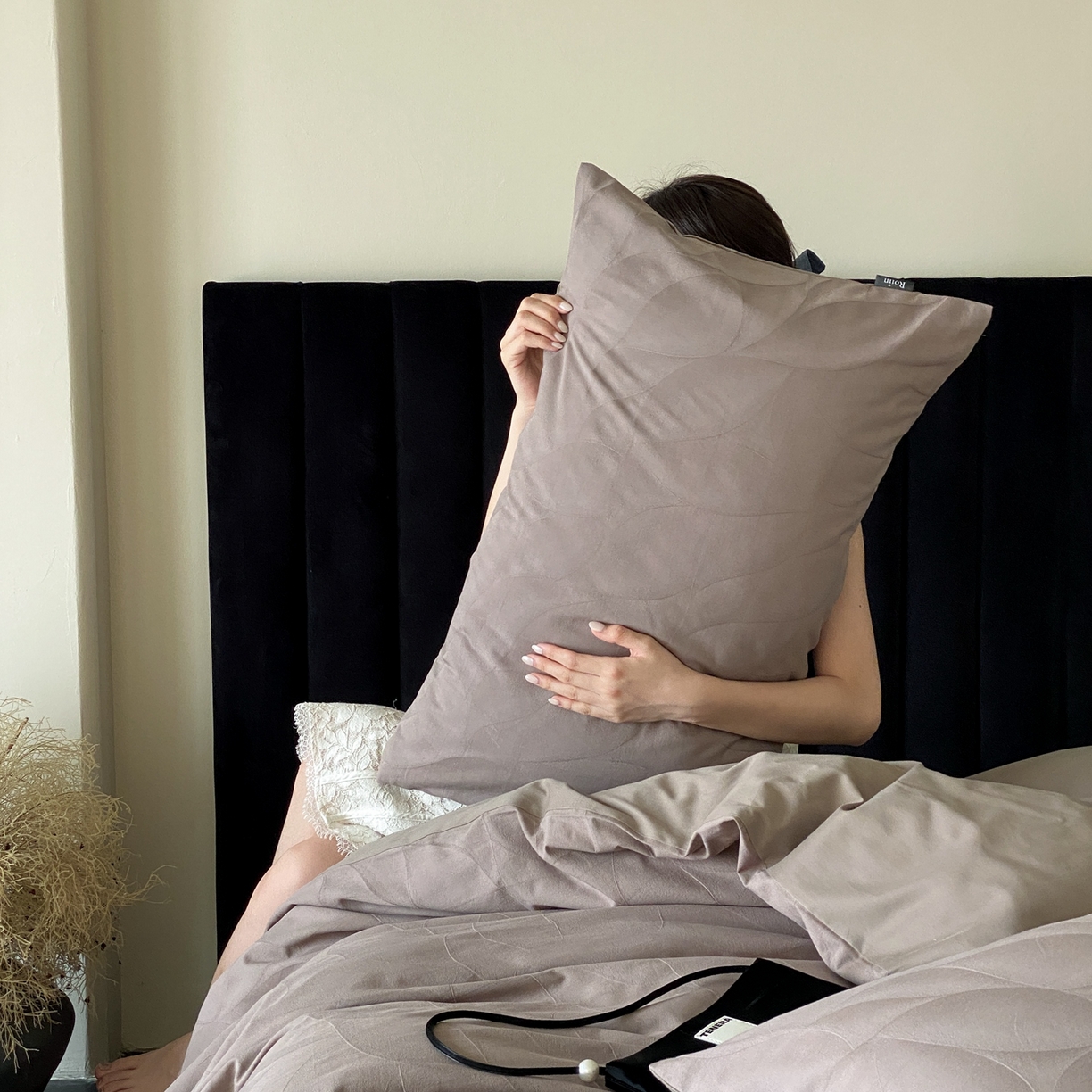 91家纺网 家纺一手货源 找家纺 玉宇阁家居 2025秋冬新品60s色织全棉纯棉磨毛大提花四件套-简约款 玄桦-琥珀松林