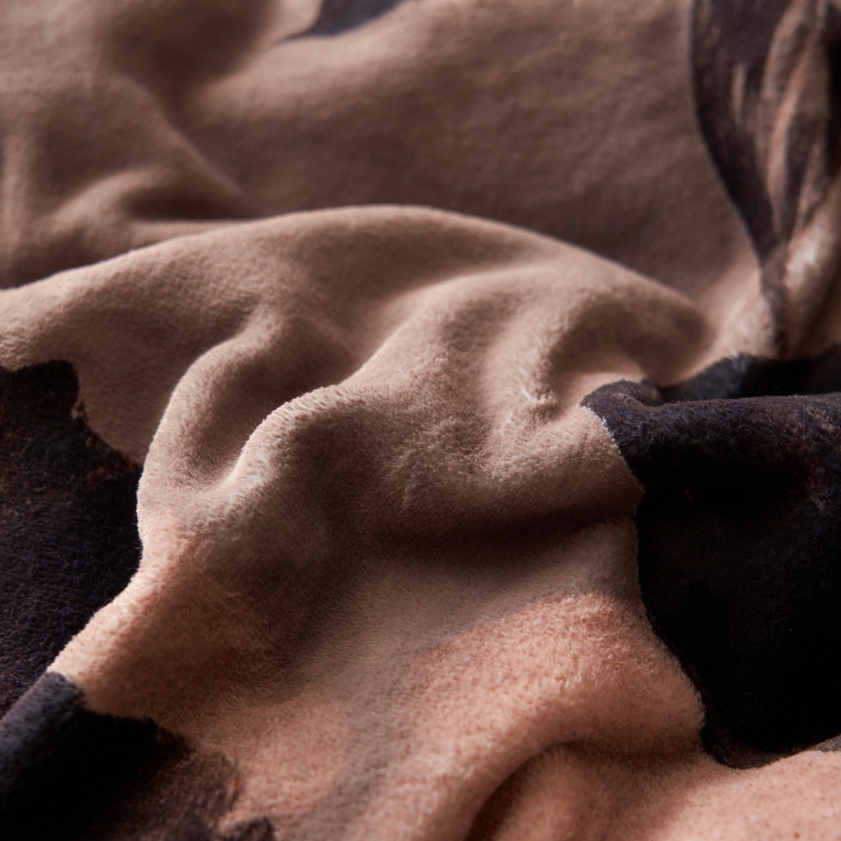 91家纺网 家纺一手货源 找家纺 吾诺家居 2025新款美拉德数码绒暖秋系列四件套 暗香