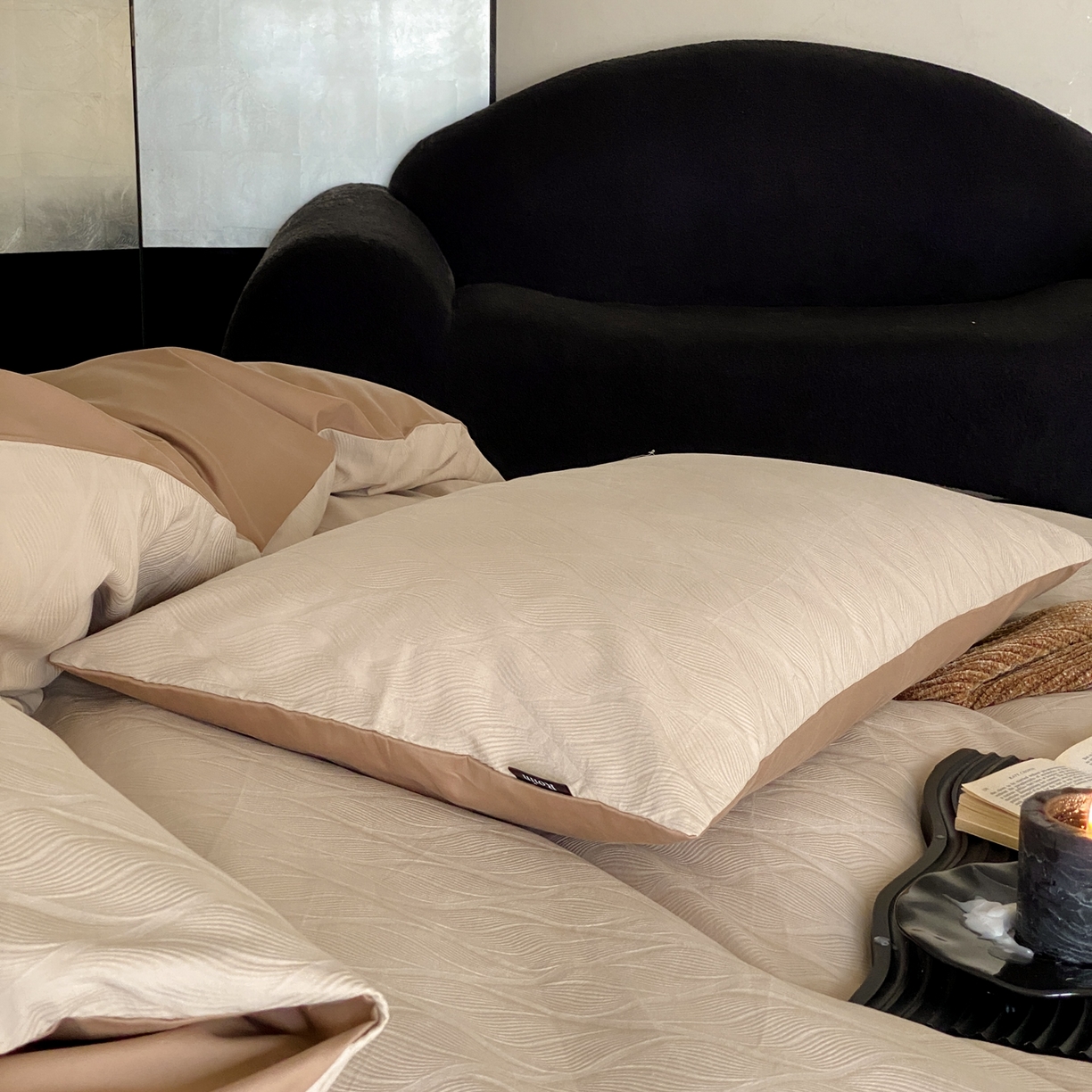 91家纺网 家纺一手货源 找家纺 玉宇阁家居 2025秋冬新品60s色织全棉纯棉磨毛大提花四件套-简约款 云玺-落日熔金