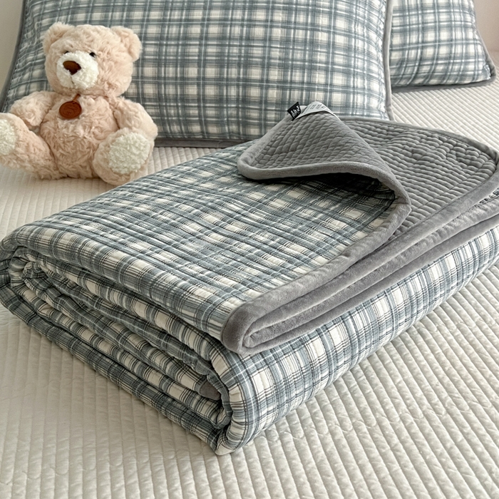 91家纺网 家纺一手货源 找家纺 茉夕家纺 2025新款跑量款暖绒纯棉印花水洗床盖 床盖单件 可可蓝格